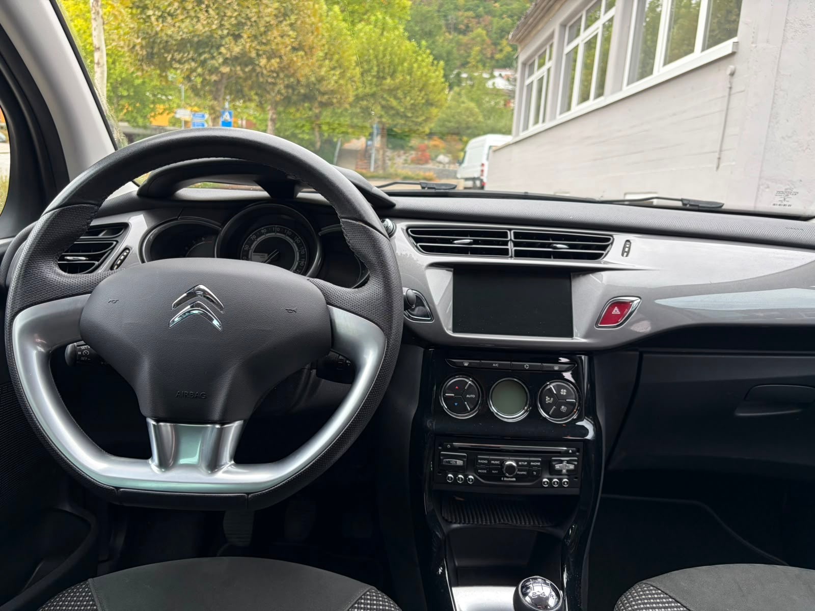 CITROEN C3 1.2i Exclusive-image-6