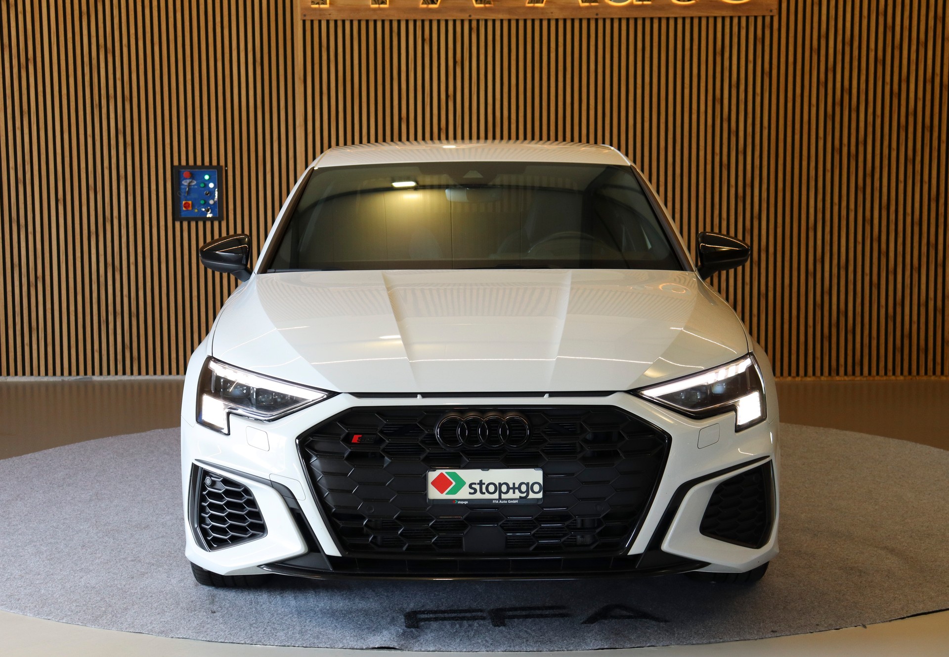 AUDI S3 Limousine 2.0 TFSI quattro S-Tronic-image-2