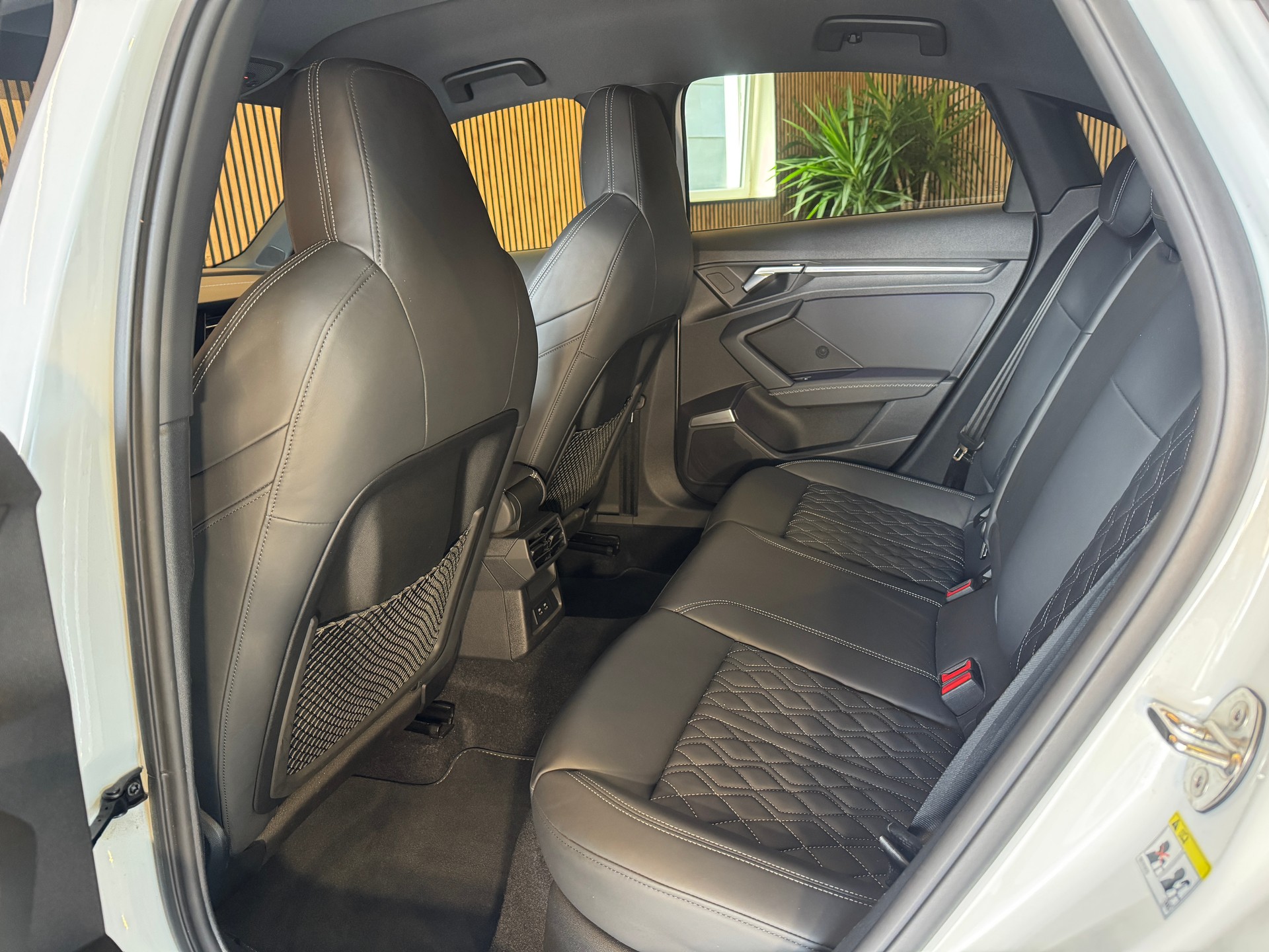 AUDI S3 Limousine 2.0 TFSI quattro S-Tronic-image-17