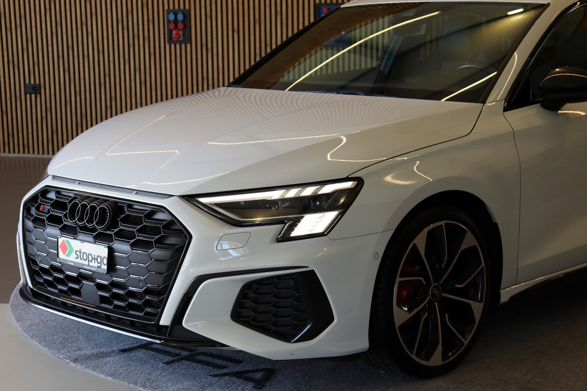 AUDI S3 Limousine 2.0 TFSI quattro S-Tronic-image-1