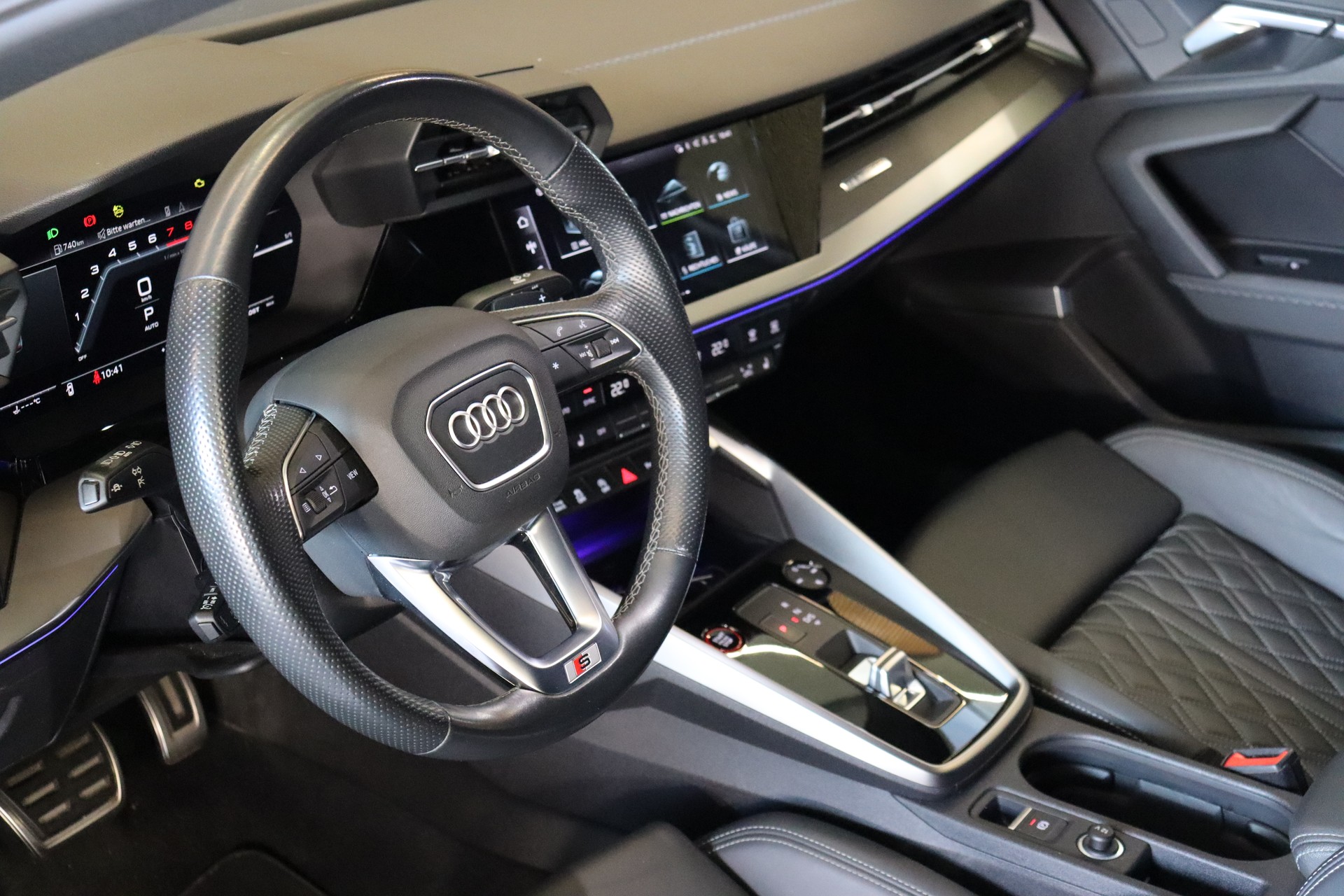 AUDI S3 Limousine 2.0 TFSI quattro S-Tronic-image-10