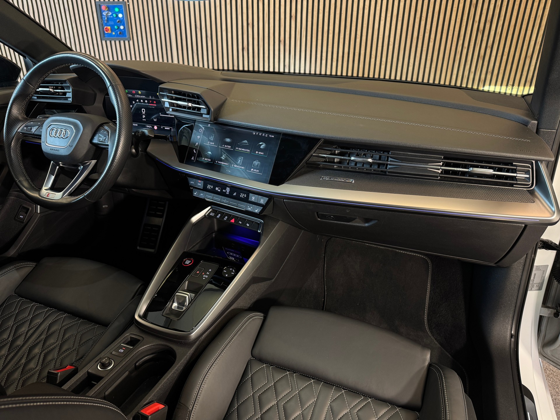 AUDI S3 Limousine 2.0 TFSI quattro S-Tronic-image-11