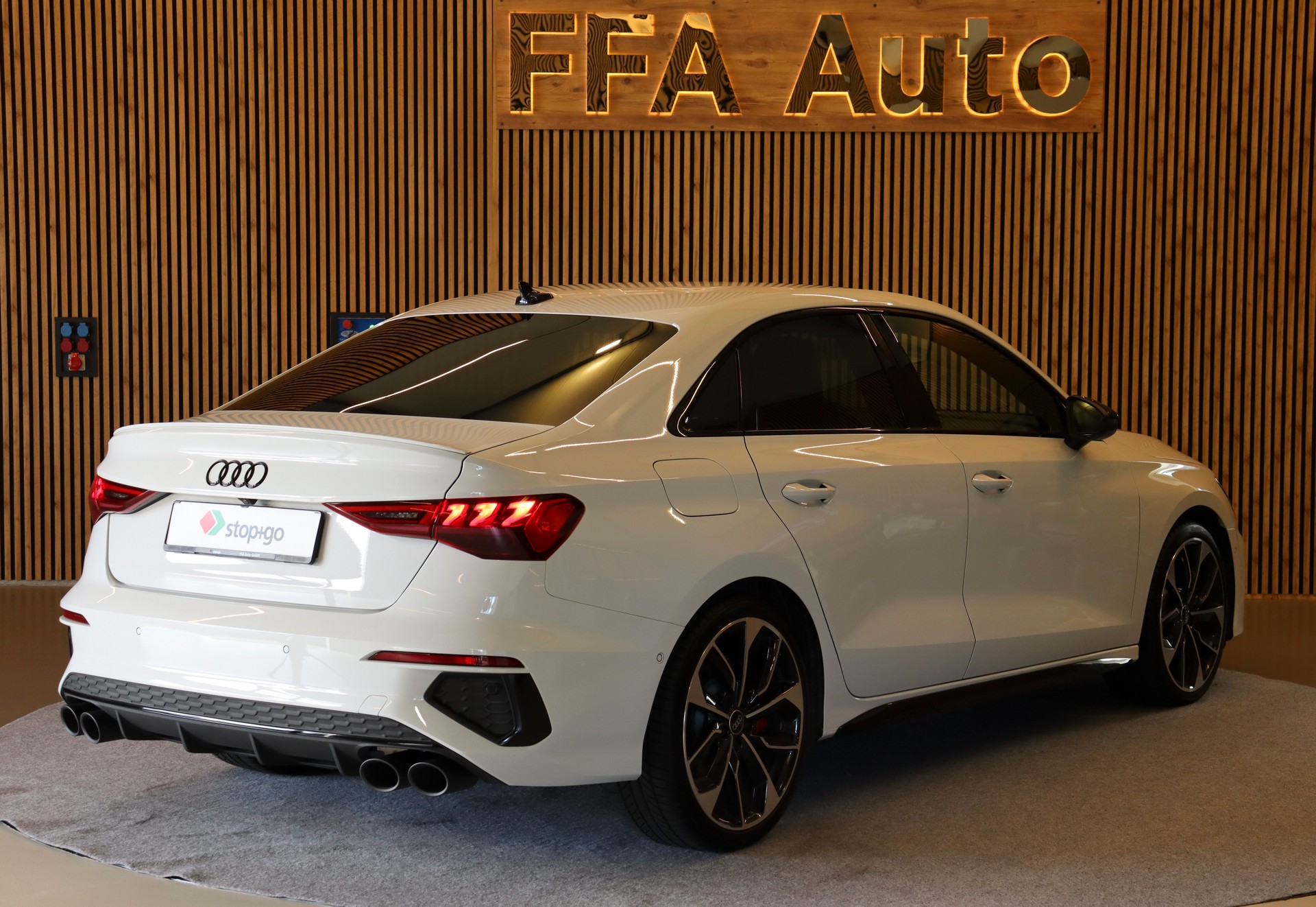 AUDI S3 Limousine 2.0 TFSI quattro S-Tronic-image-5