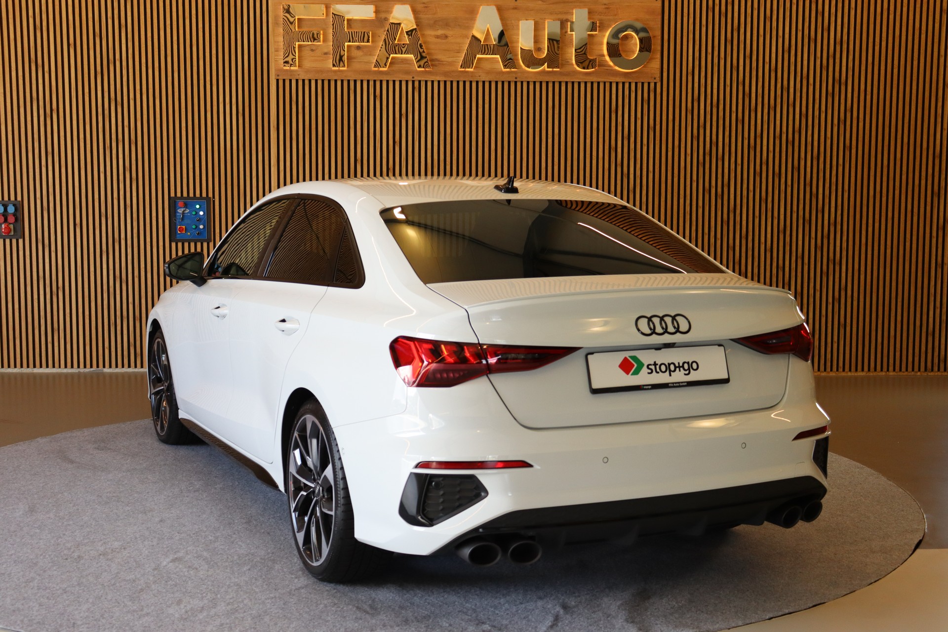 AUDI S3 Limousine 2.0 TFSI quattro S-Tronic-image-9