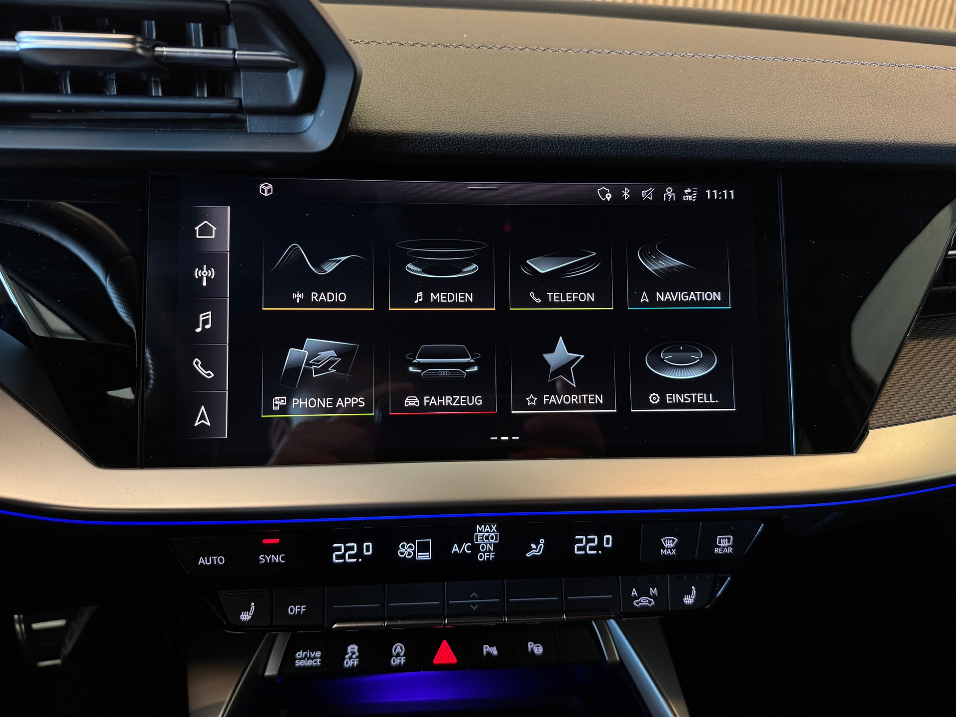 AUDI S3 Limousine 2.0 TFSI quattro S-Tronic-image-18