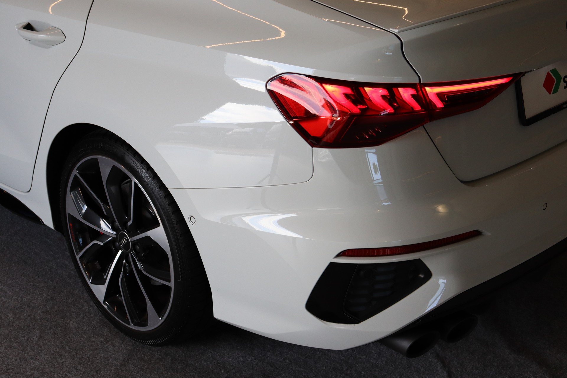 AUDI S3 Limousine 2.0 TFSI quattro S-Tronic-image-8