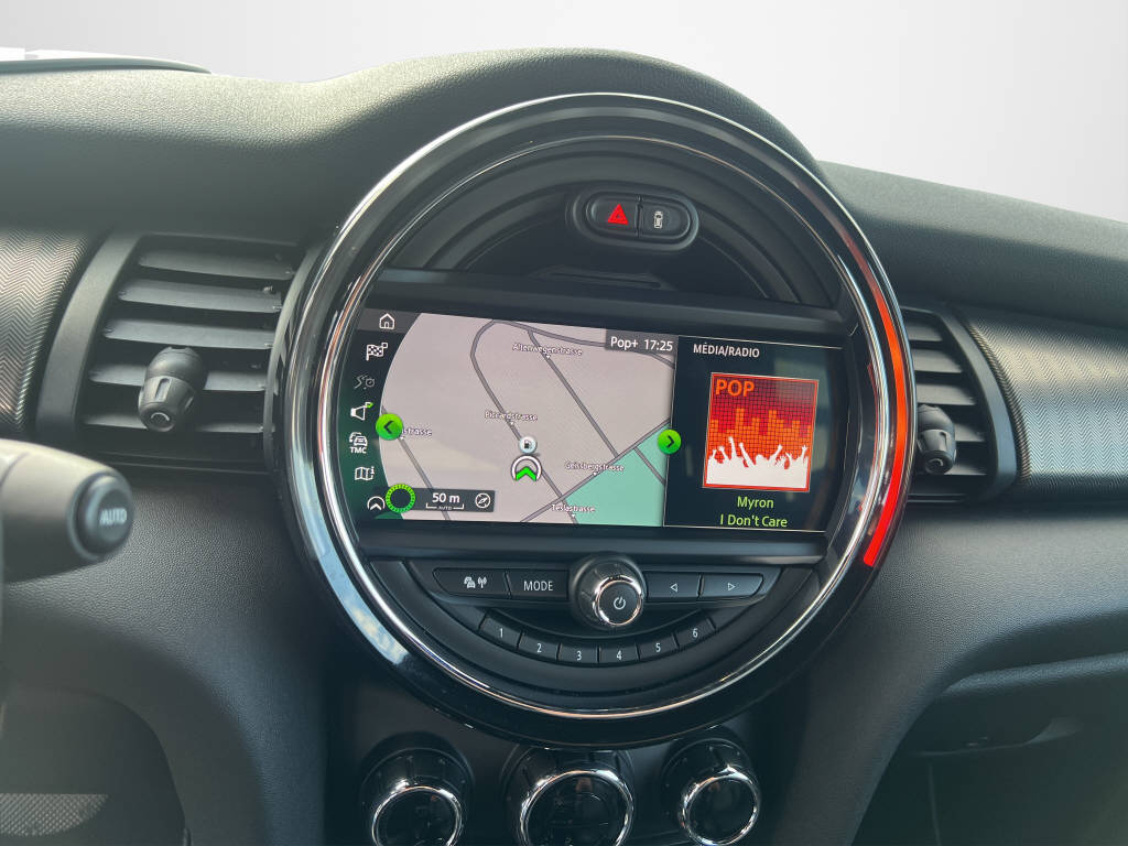 MINI Cabrio 2.0i Cooper S-image-11