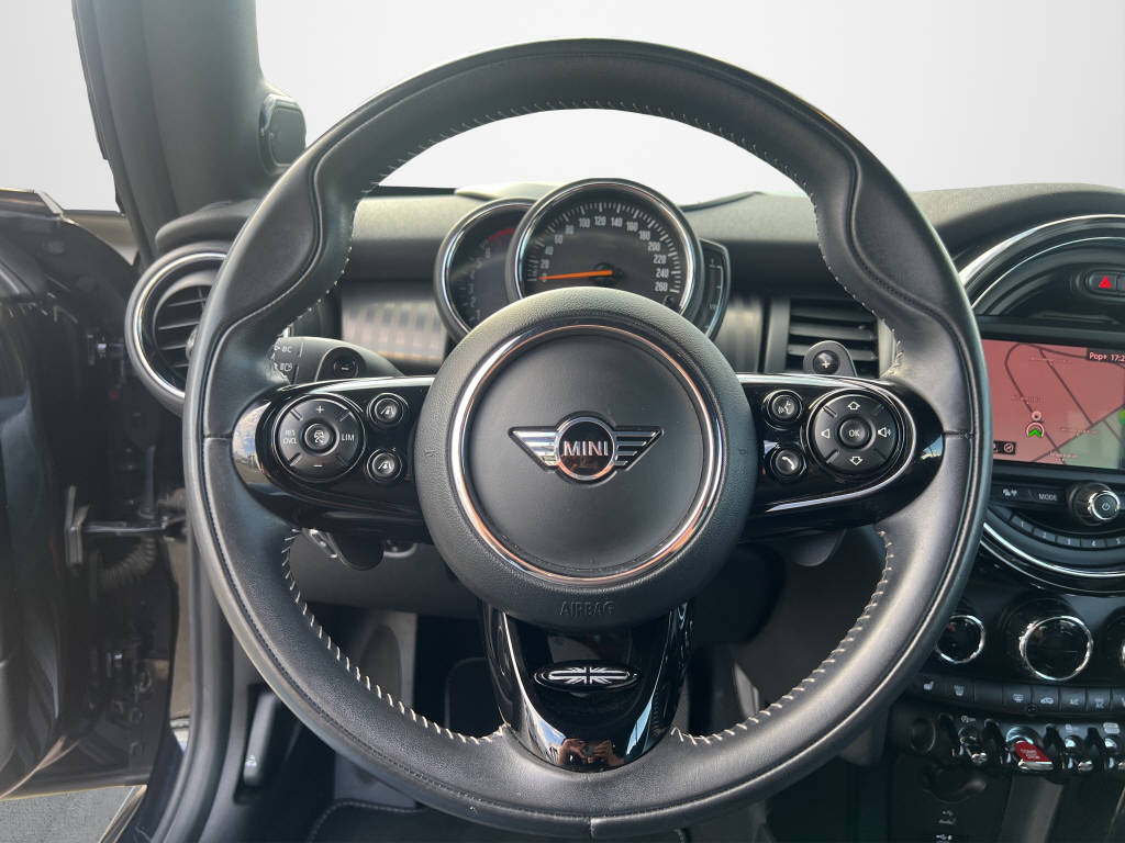 MINI Cabrio 2.0i Cooper S-image-9