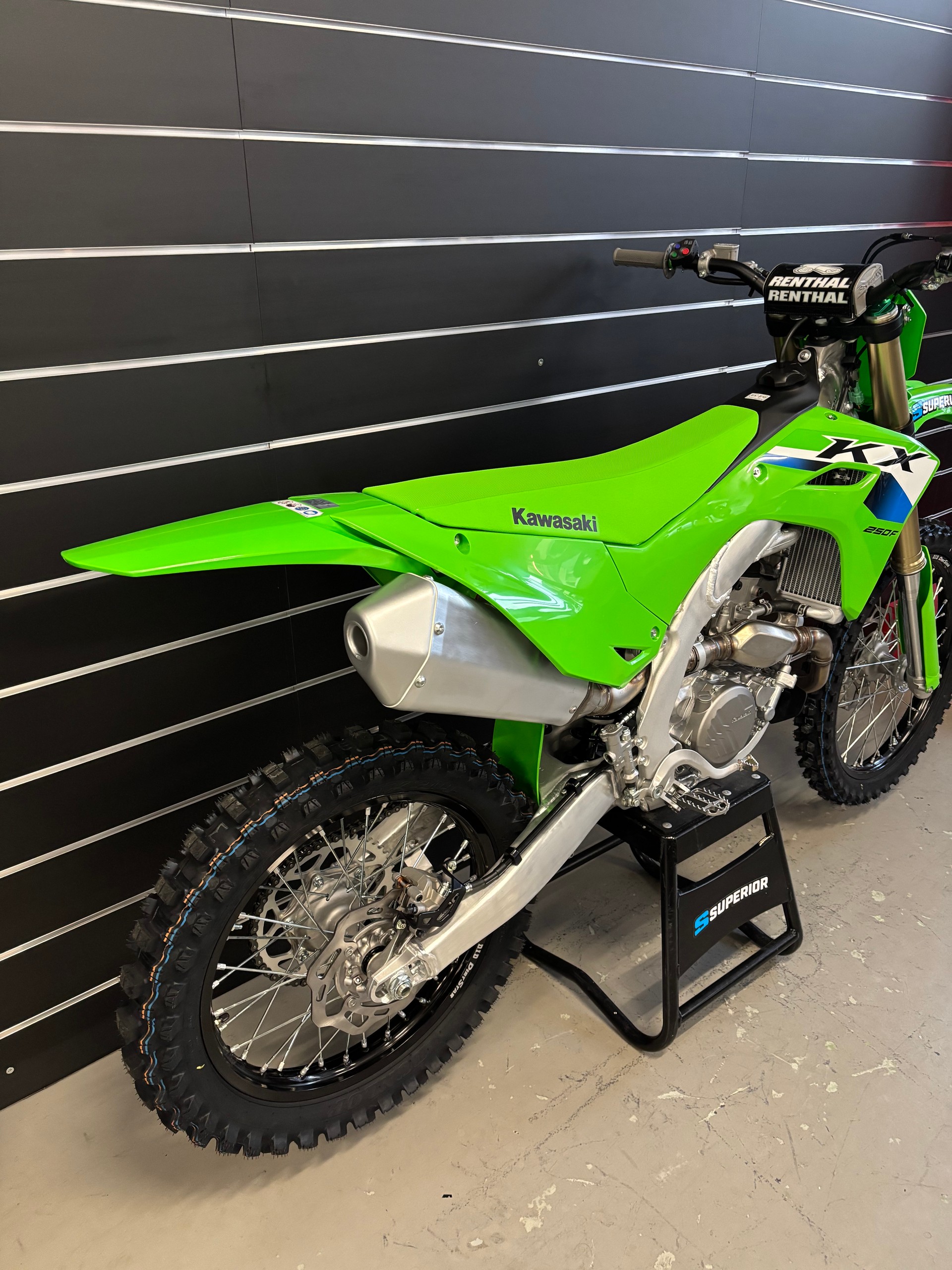 KAWASAKI KX 250F-showroom-element-3