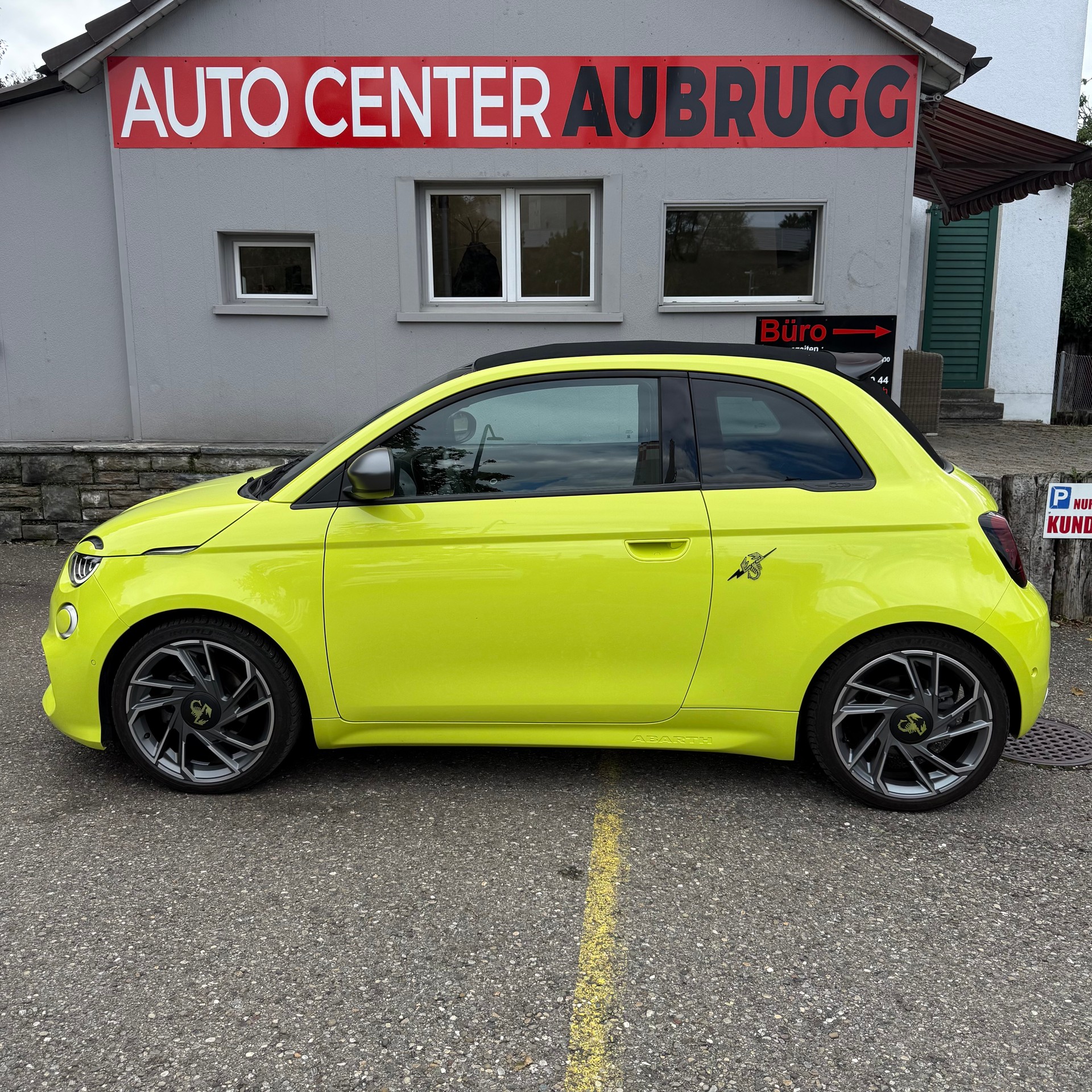 FIAT 500e Abarth Cabrio Scorpionissima-image-9
