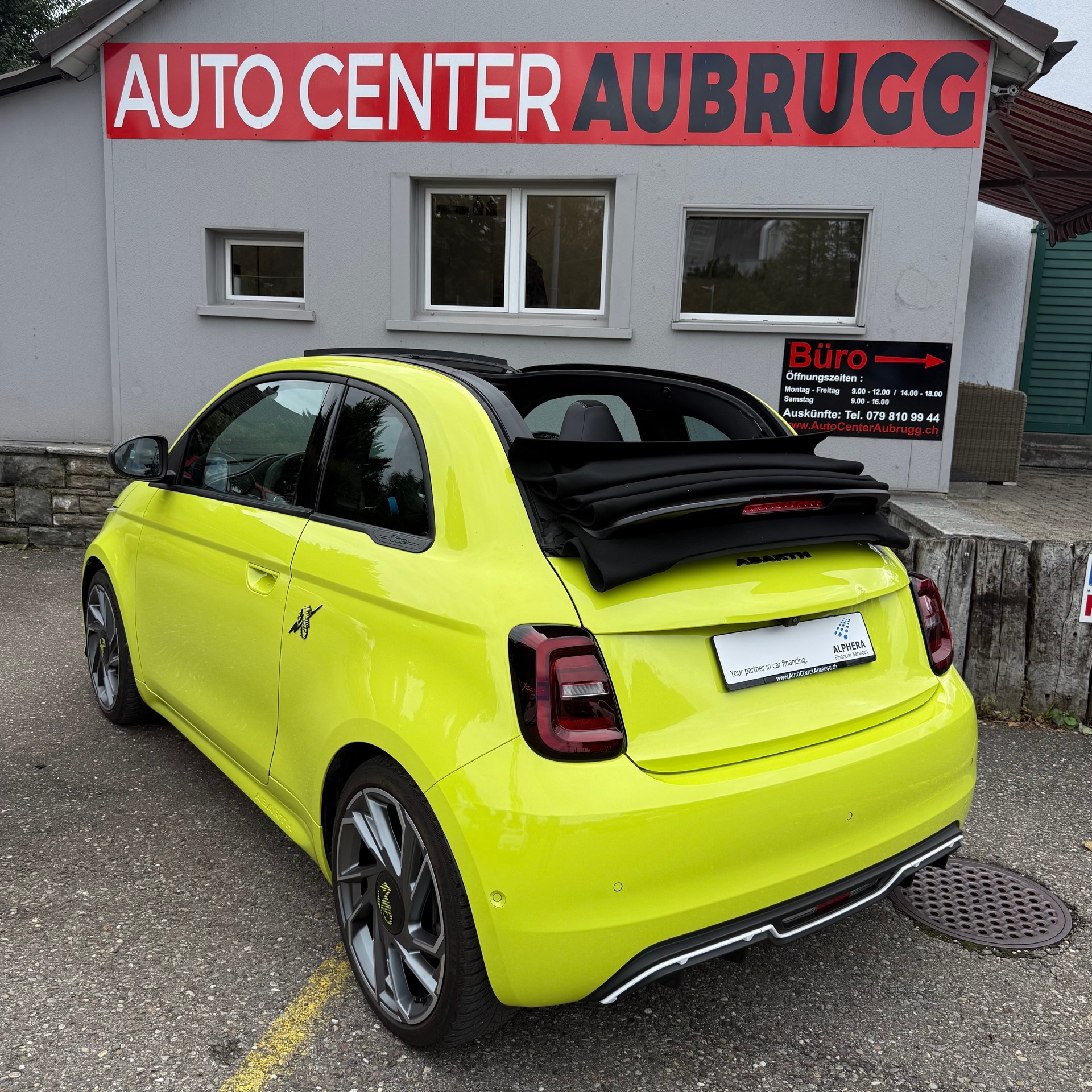 FIAT 500e Abarth Cabrio Scorpionissima-image-3
