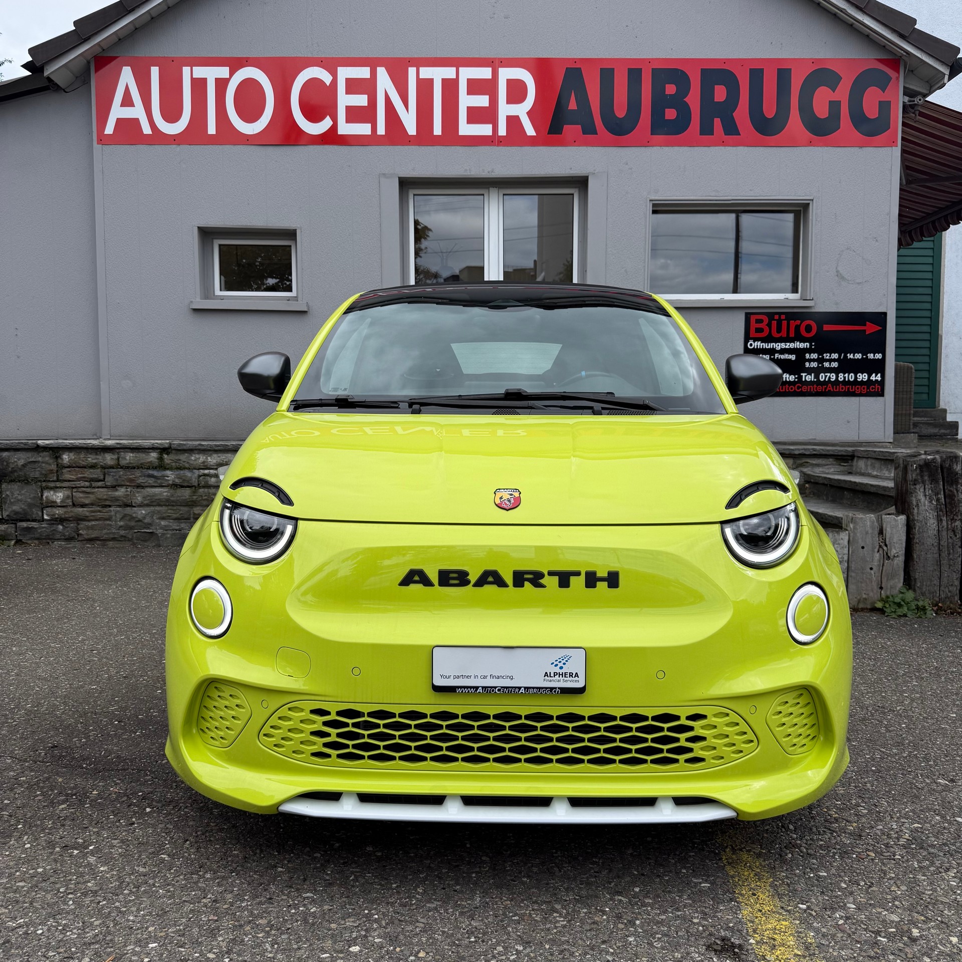 FIAT 500e Abarth Cabrio Scorpionissima-image-5