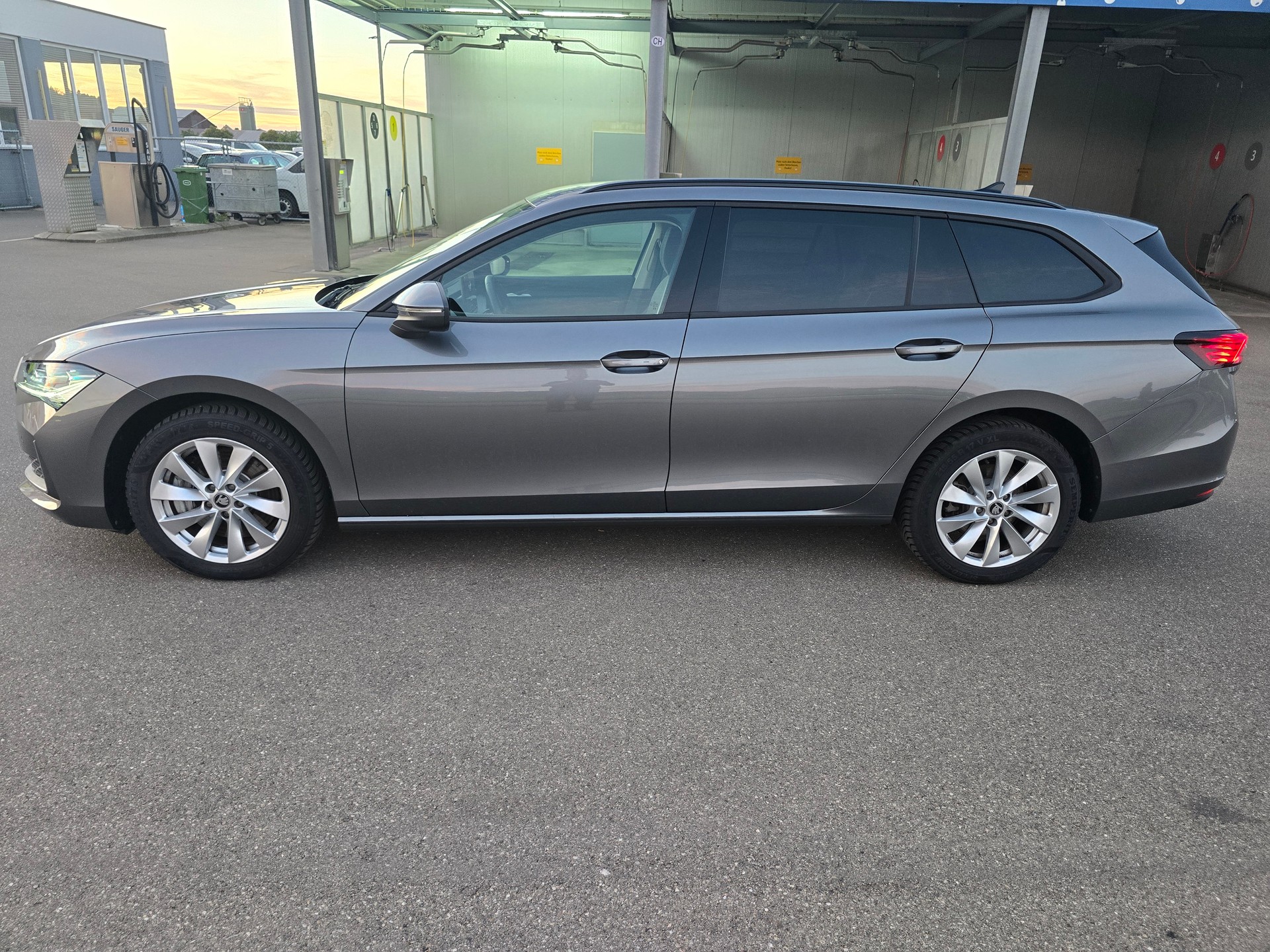 SKODA Superb Combi 2.0 TDi Selection 4x4 DSG-image-2