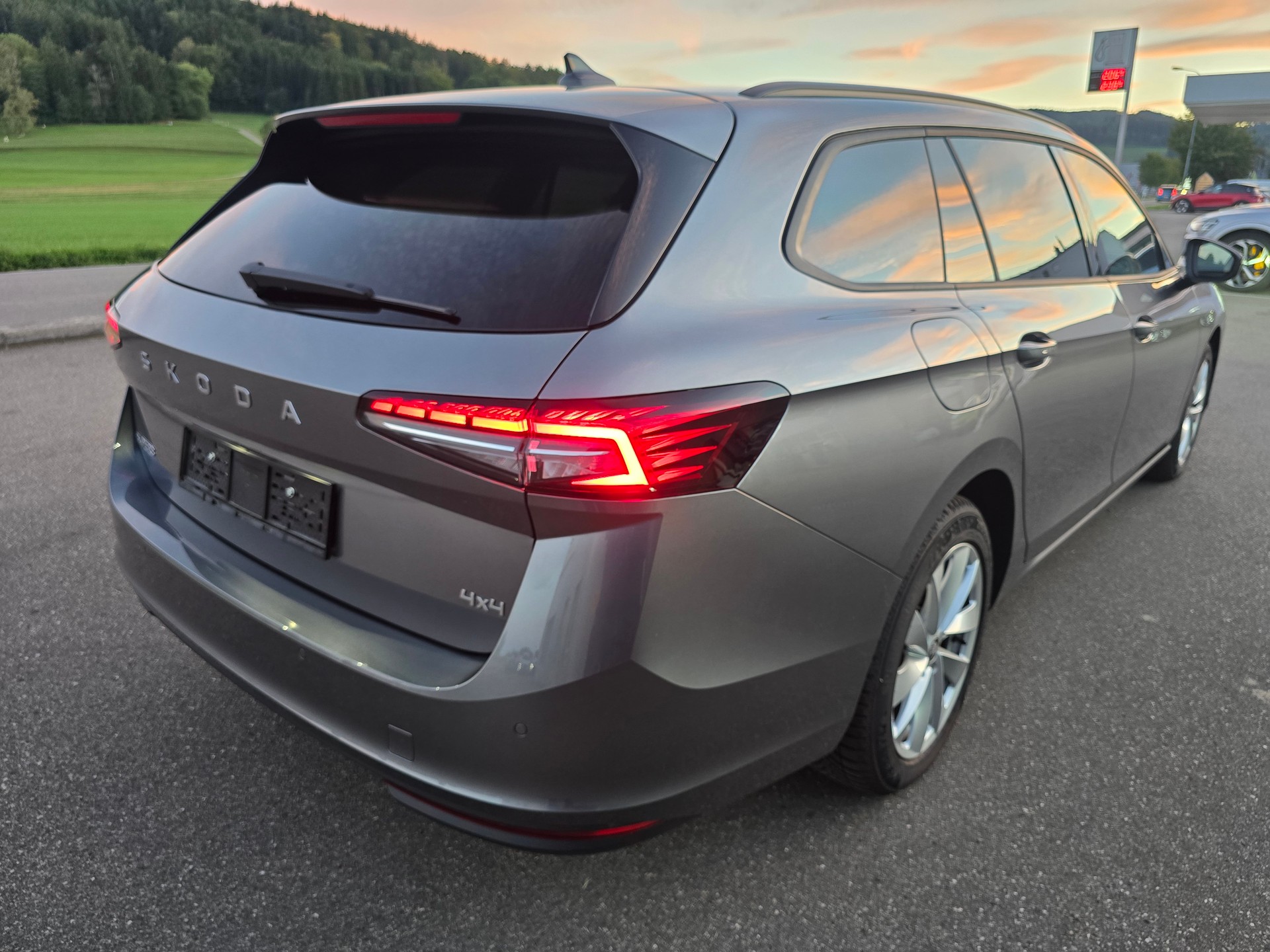 SKODA Superb Combi 2.0 TDi Selection 4x4 DSG-image-4