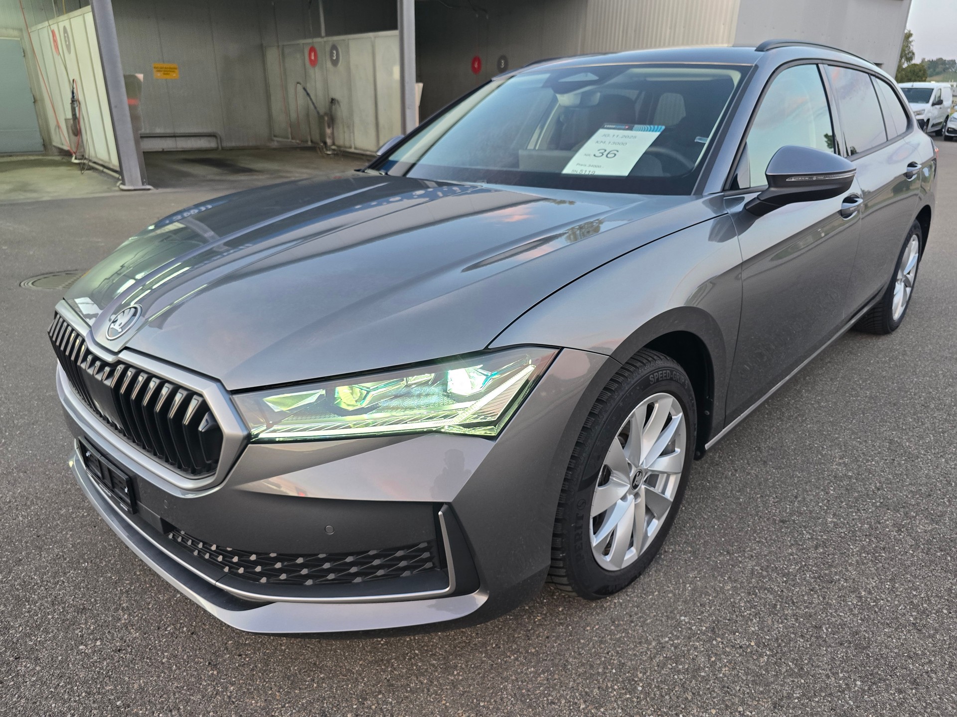 SKODA Superb Combi 2.0 TDi Selection 4x4 DSG-image-0