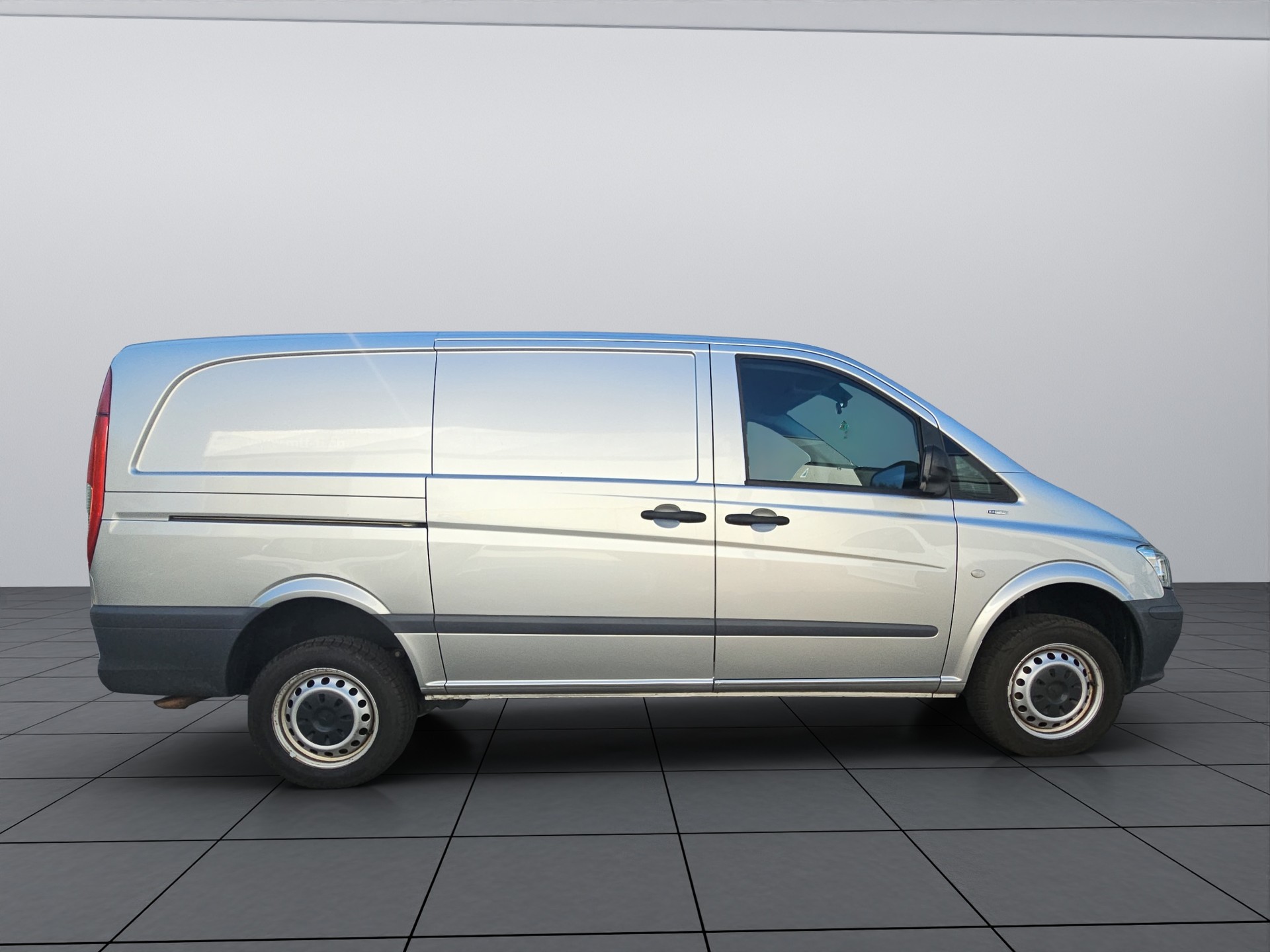 MERCEDES-BENZ Vito 116 CDI Blue Efficiency L 4Matic A-image-2