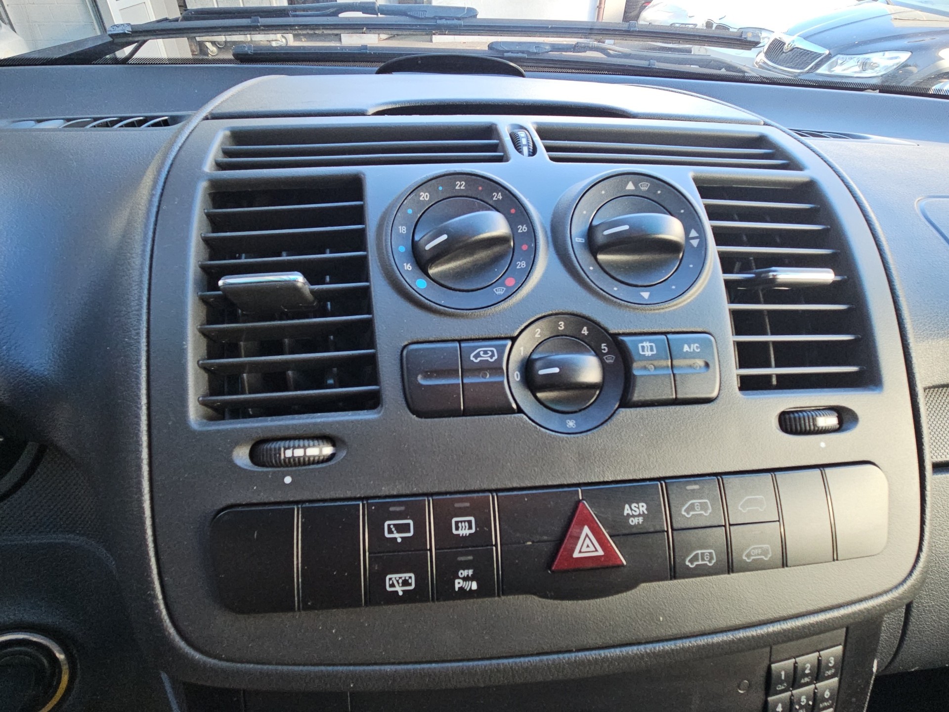 MERCEDES-BENZ Vito 116 CDI Blue Efficiency L 4Matic A-image-11