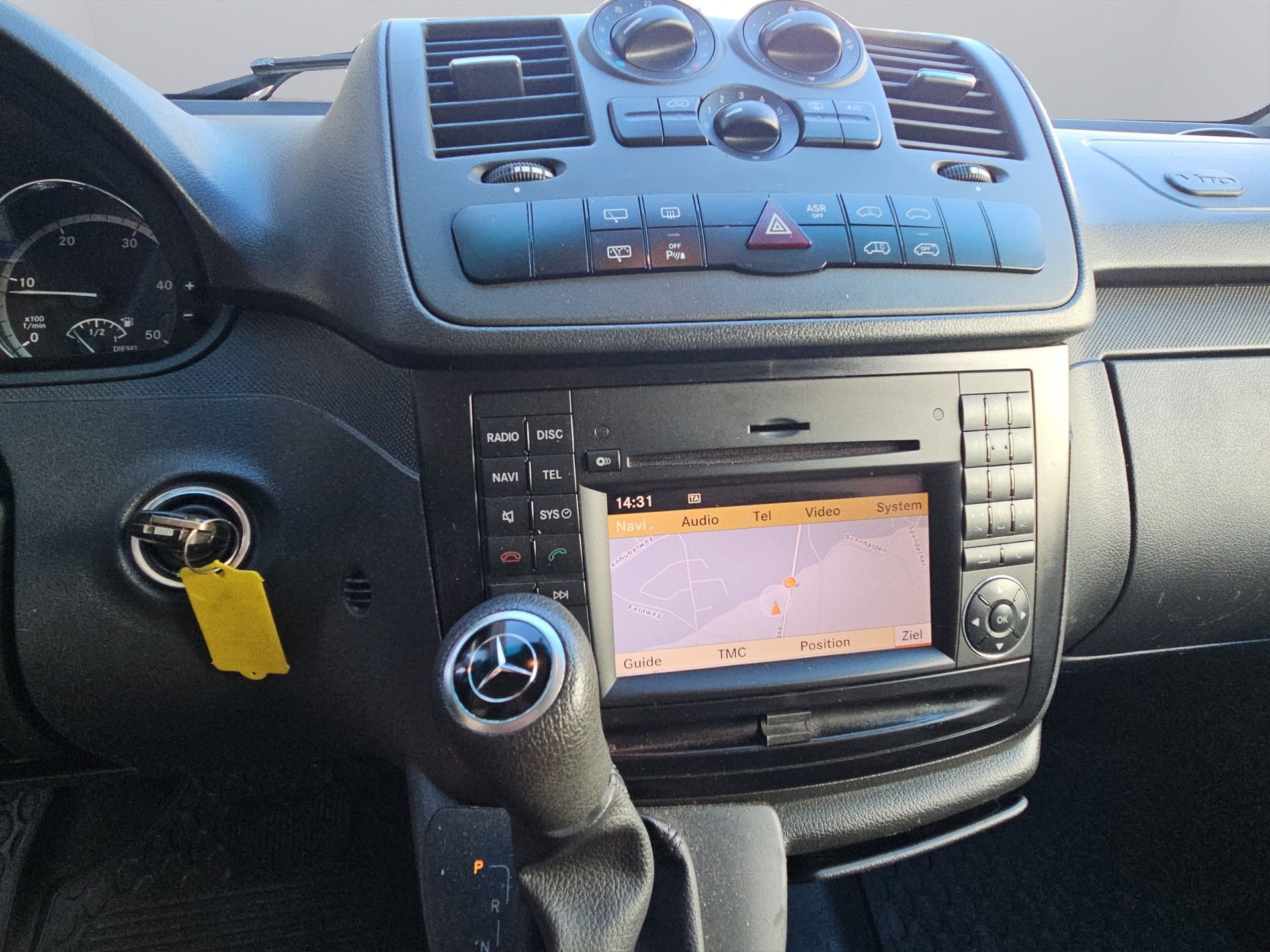 MERCEDES-BENZ Vito 116 CDI Blue Efficiency L 4Matic A-image-9