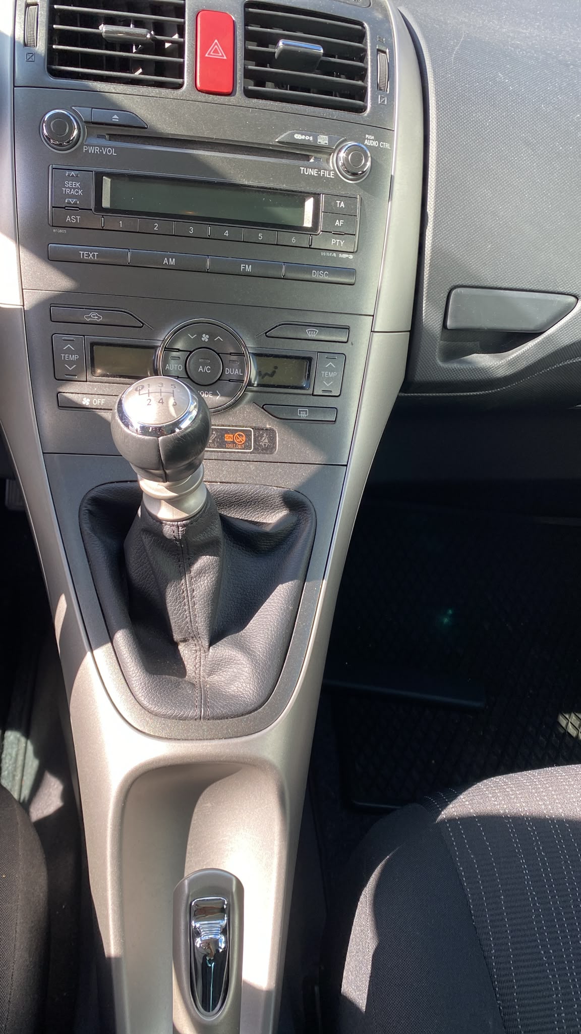 TOYOTA Auris 2.0 D-4D Linea Sol-image-11