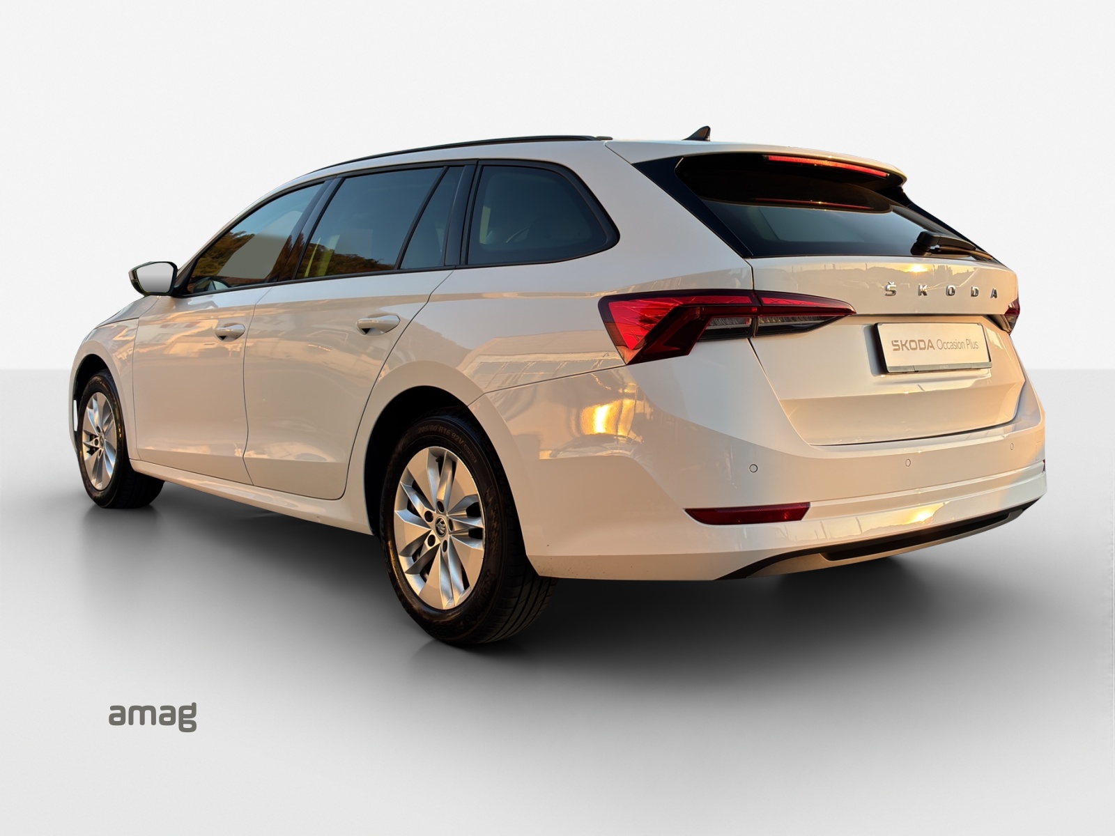 SKODA Octavia Combi 2.0 TDI DSG Ambition-showroom-element-2