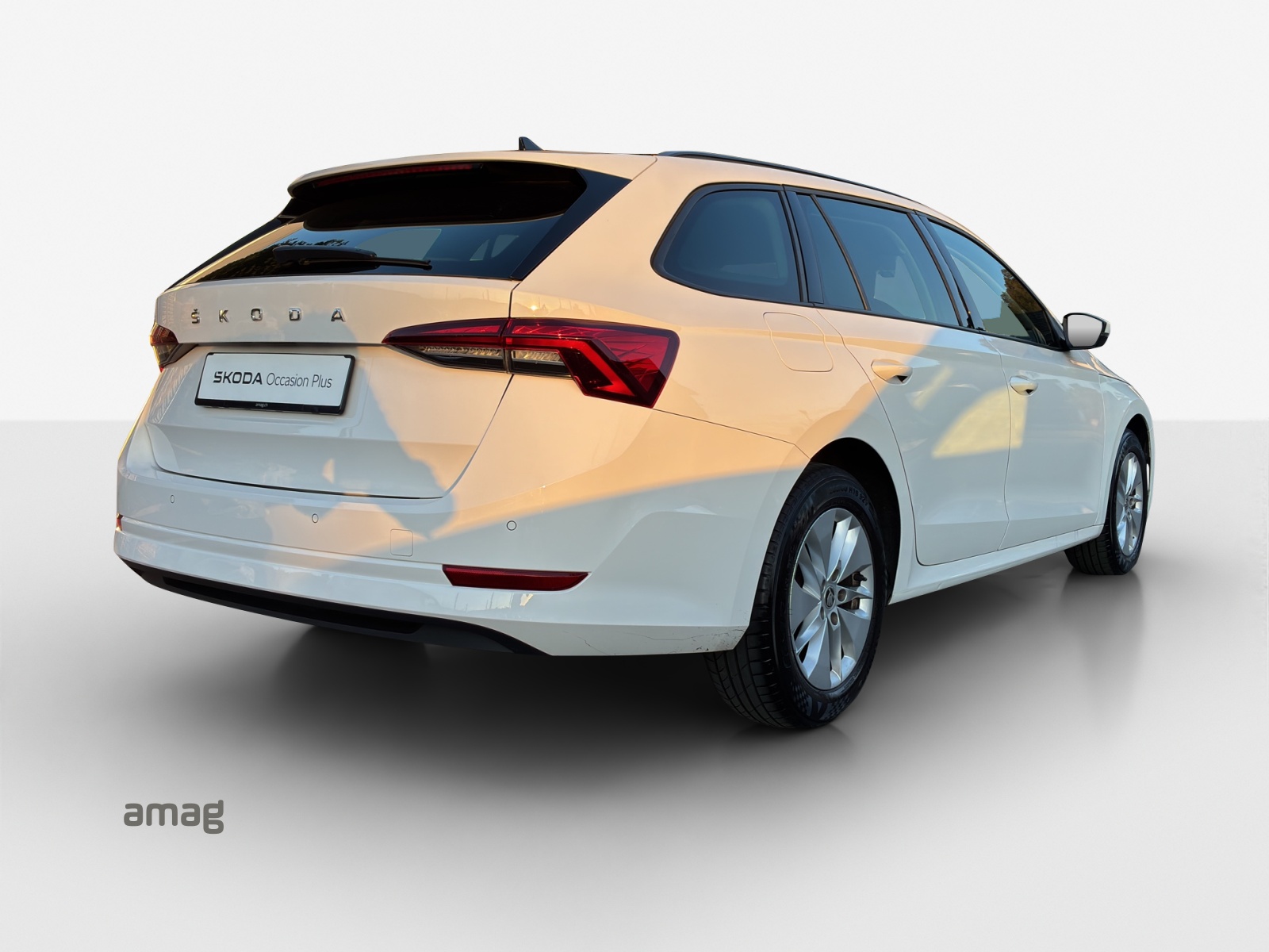 SKODA Octavia Combi 2.0 TDI DSG Ambition-image-4