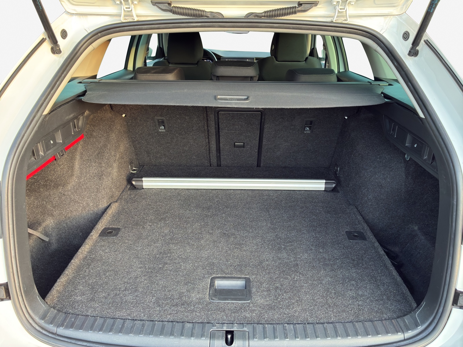 SKODA Octavia Combi 2.0 TDI DSG Ambition-image-12
