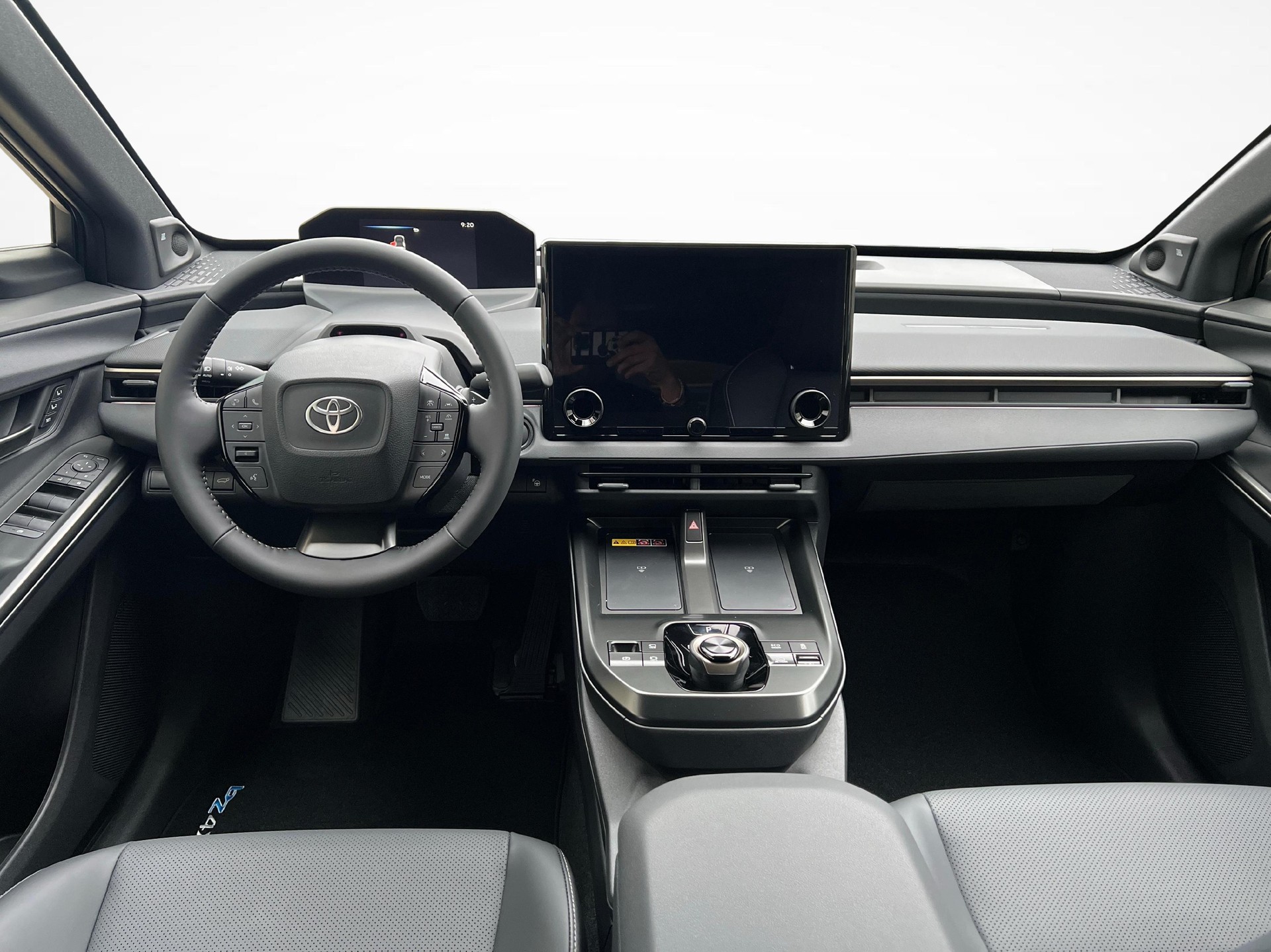 TOYOTA bZ4X Premium AWD-image-9