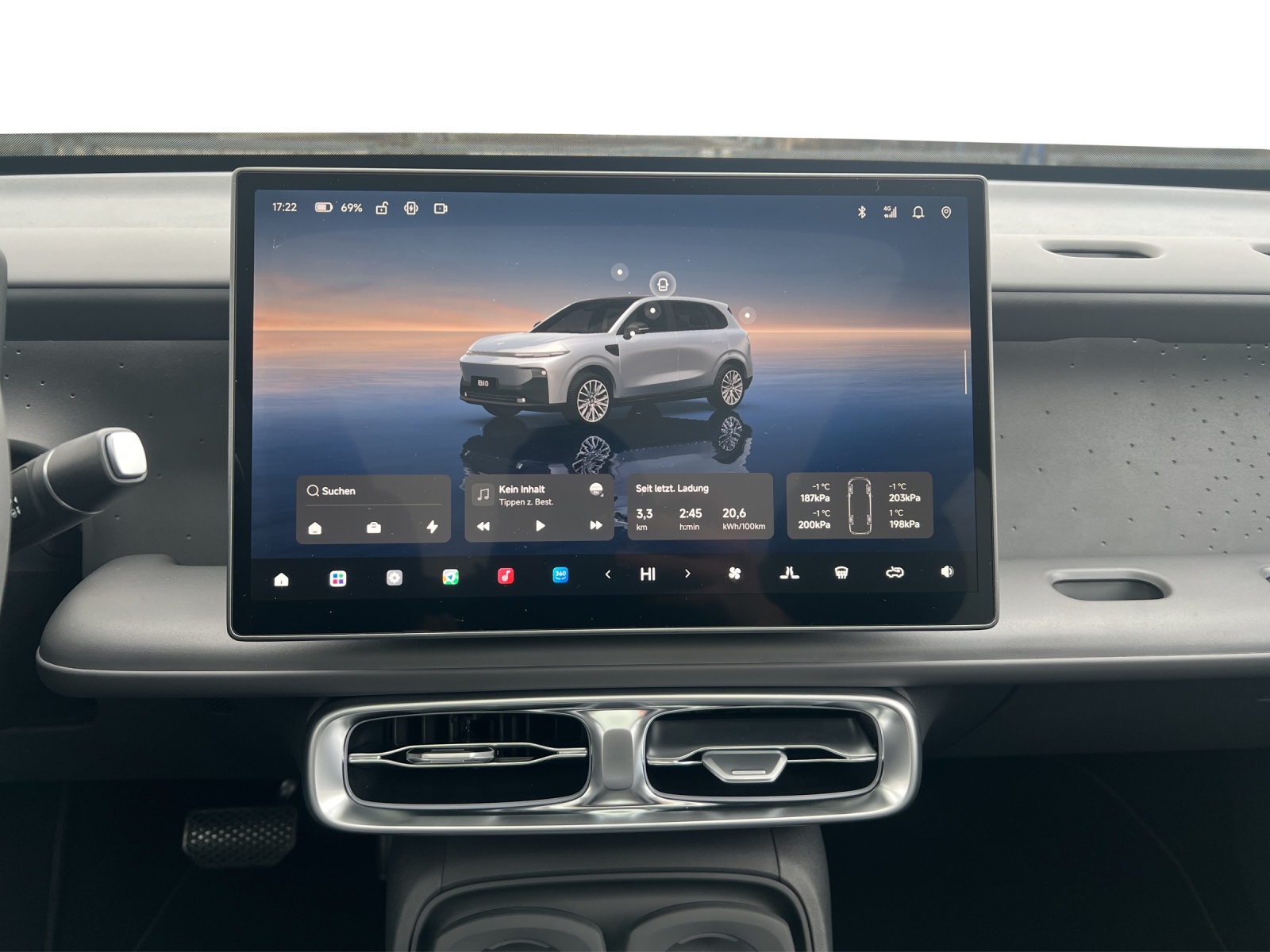 LEAPMOTOR B10 EV-image-7