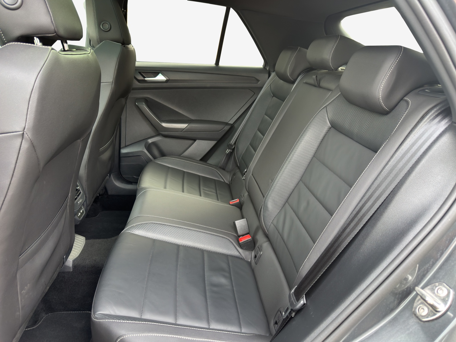 VW T-Roc 2.0 TSI R DSG 4Motion-image-11
