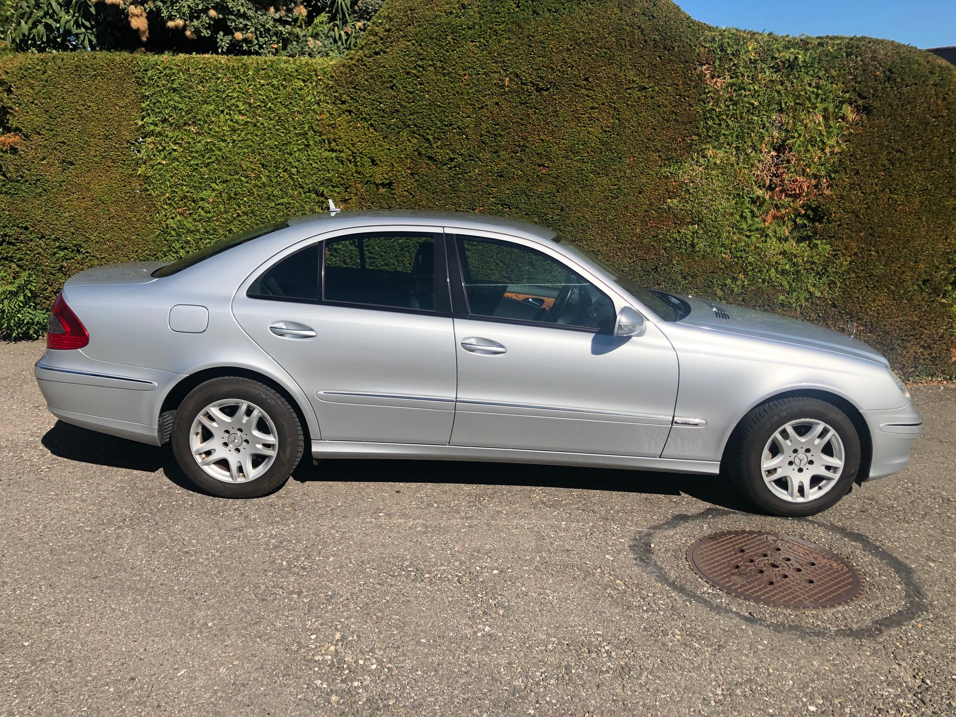 MERCEDES-BENZ E 200 Kompressor-image-2