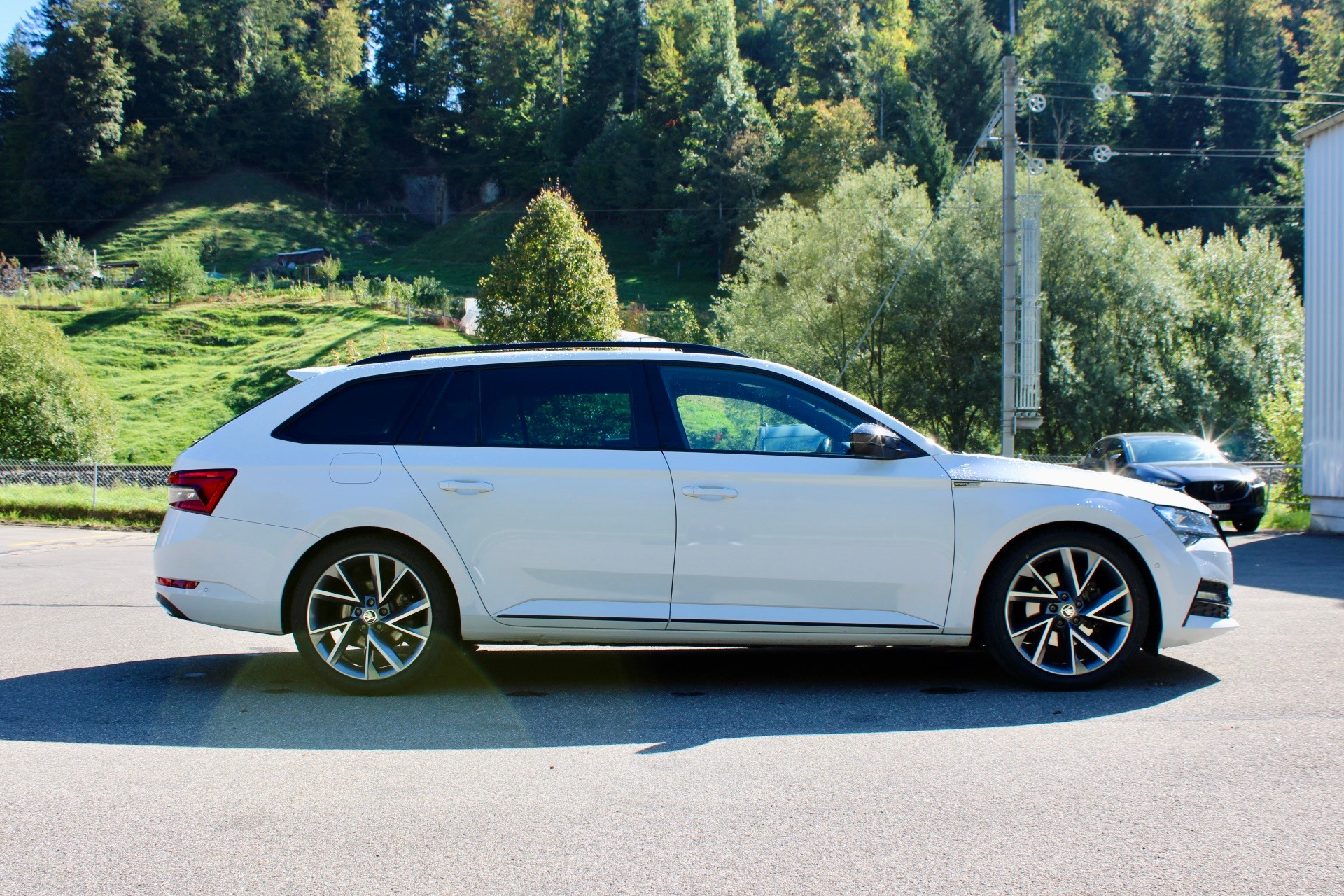 SKODA Superb Combi 2.0 TDi SportLine 4x4 DSG-image-3
