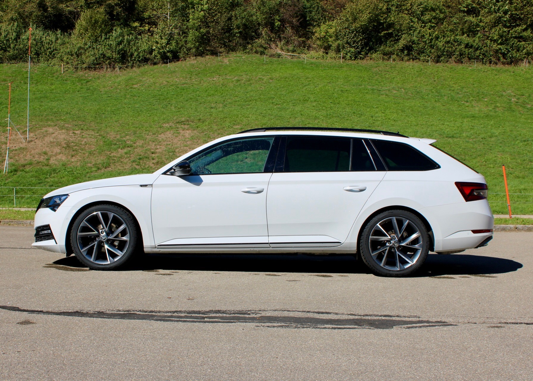 SKODA Superb Combi 2.0 TDi SportLine 4x4 DSG-image-7