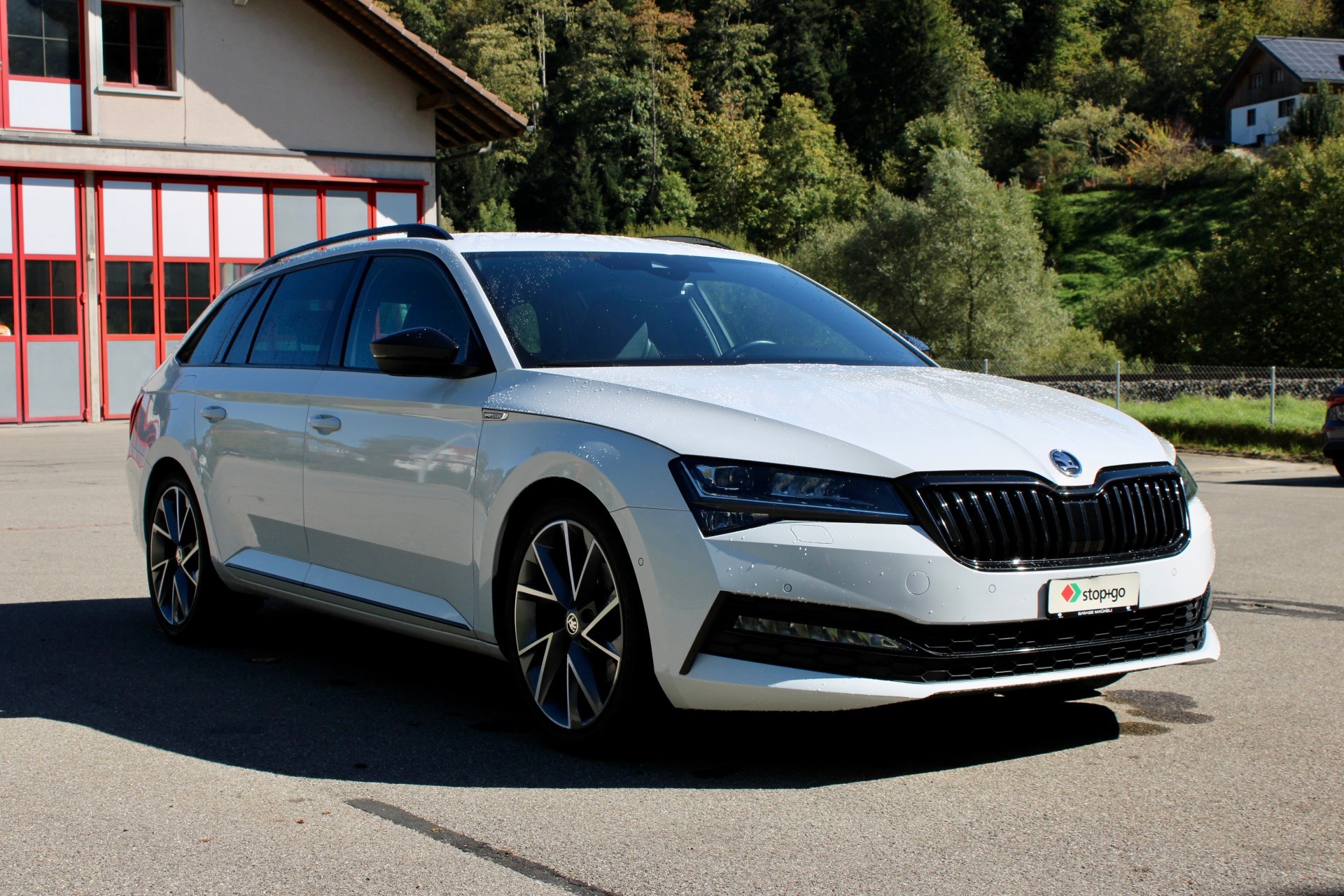 SKODA Superb Combi 2.0 TDi SportLine 4x4 DSG-image-2