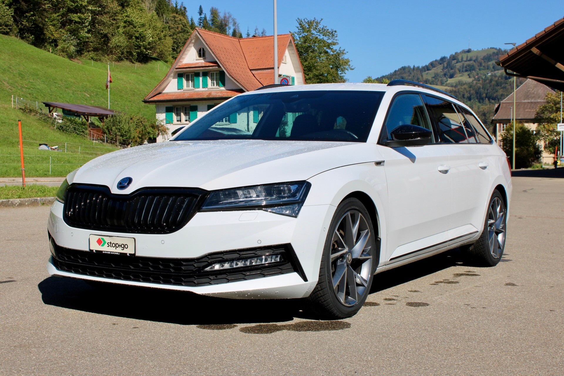 SKODA Superb Combi 2.0 TDi SportLine 4x4 DSG-image-0