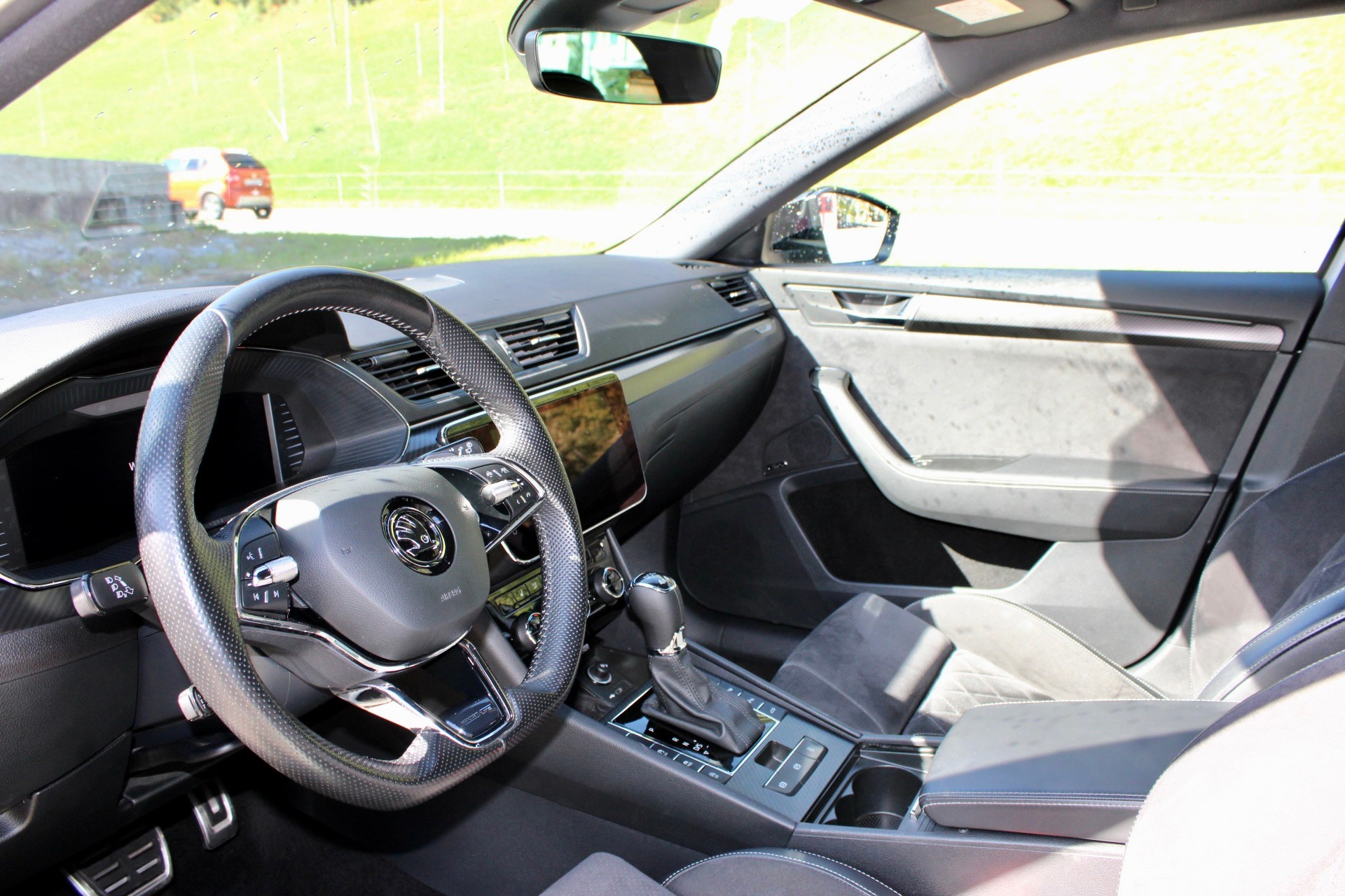 SKODA Superb Combi 2.0 TDi SportLine 4x4 DSG-image-8