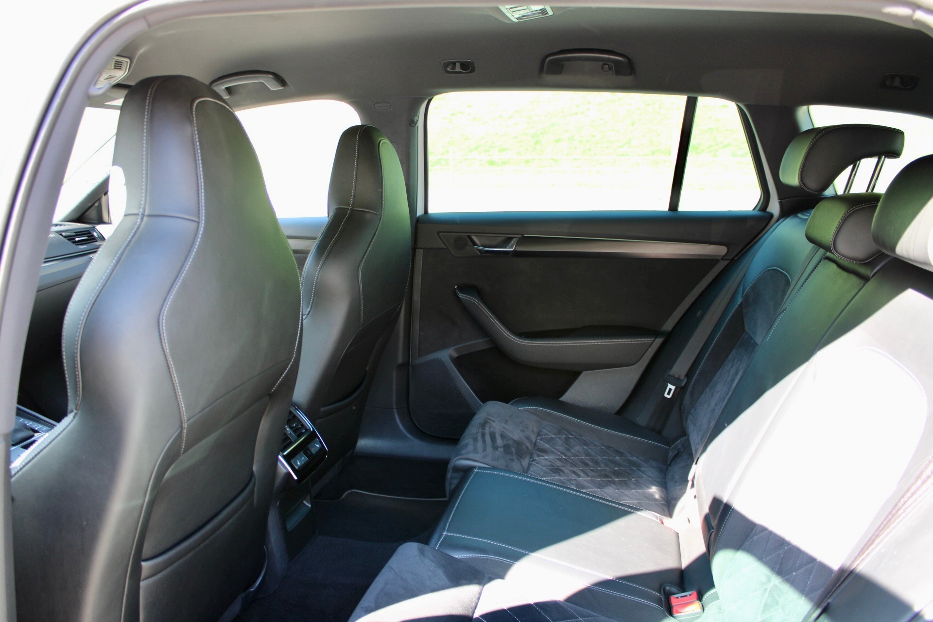 SKODA Superb Combi 2.0 TDi SportLine 4x4 DSG-image-11
