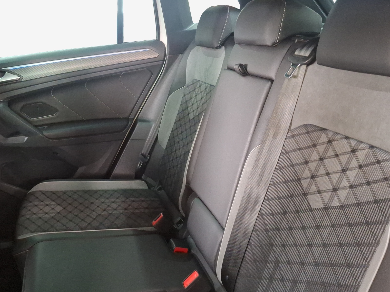 VW Tiguan 2.0TSI R-Line 4Motion DSG-image-11