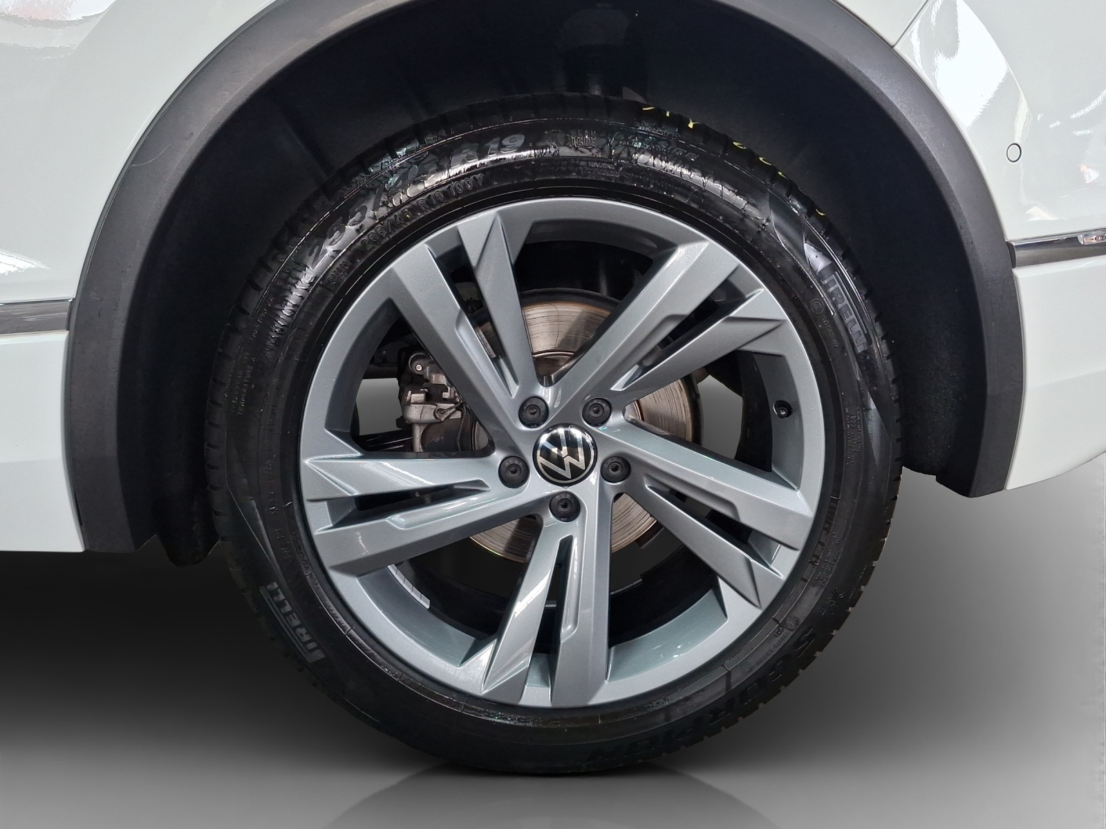 VW Tiguan 2.0TSI R-Line 4Motion DSG-image-15