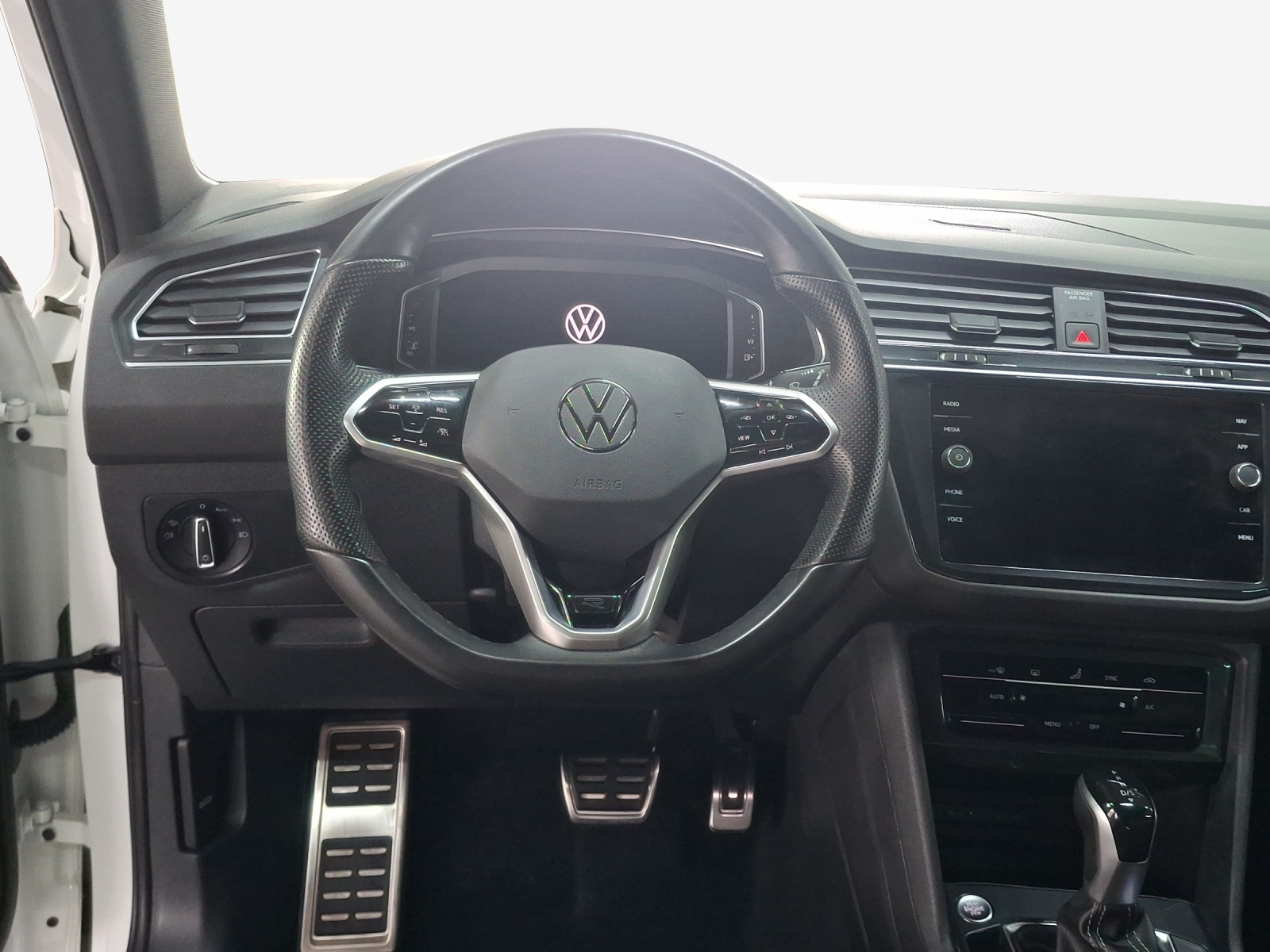 VW Tiguan 2.0TSI R-Line 4Motion DSG-image-9