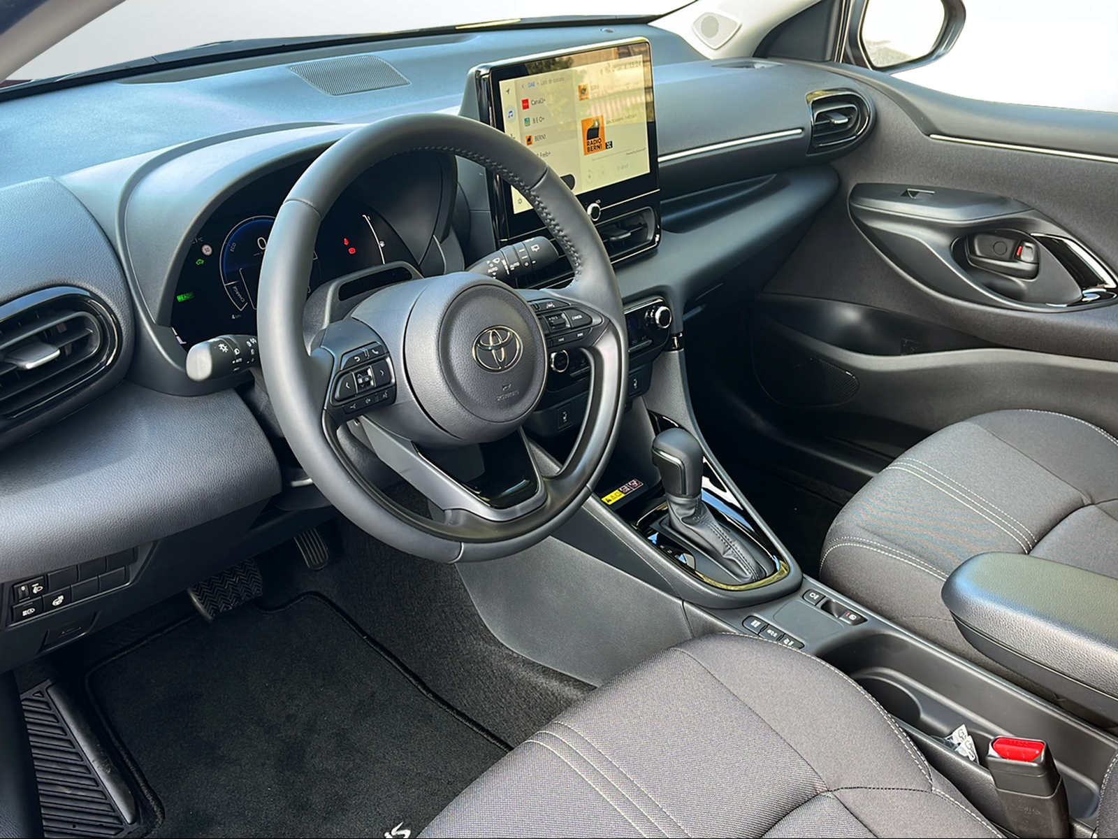 TOYOTA Yaris 1.5 Trend e-CVT-image-7