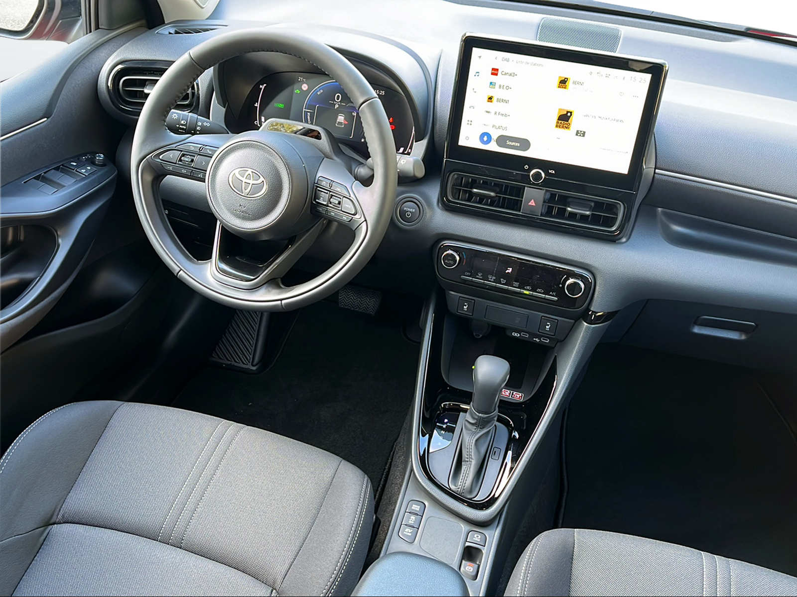 TOYOTA Yaris 1.5 Trend e-CVT-image-9