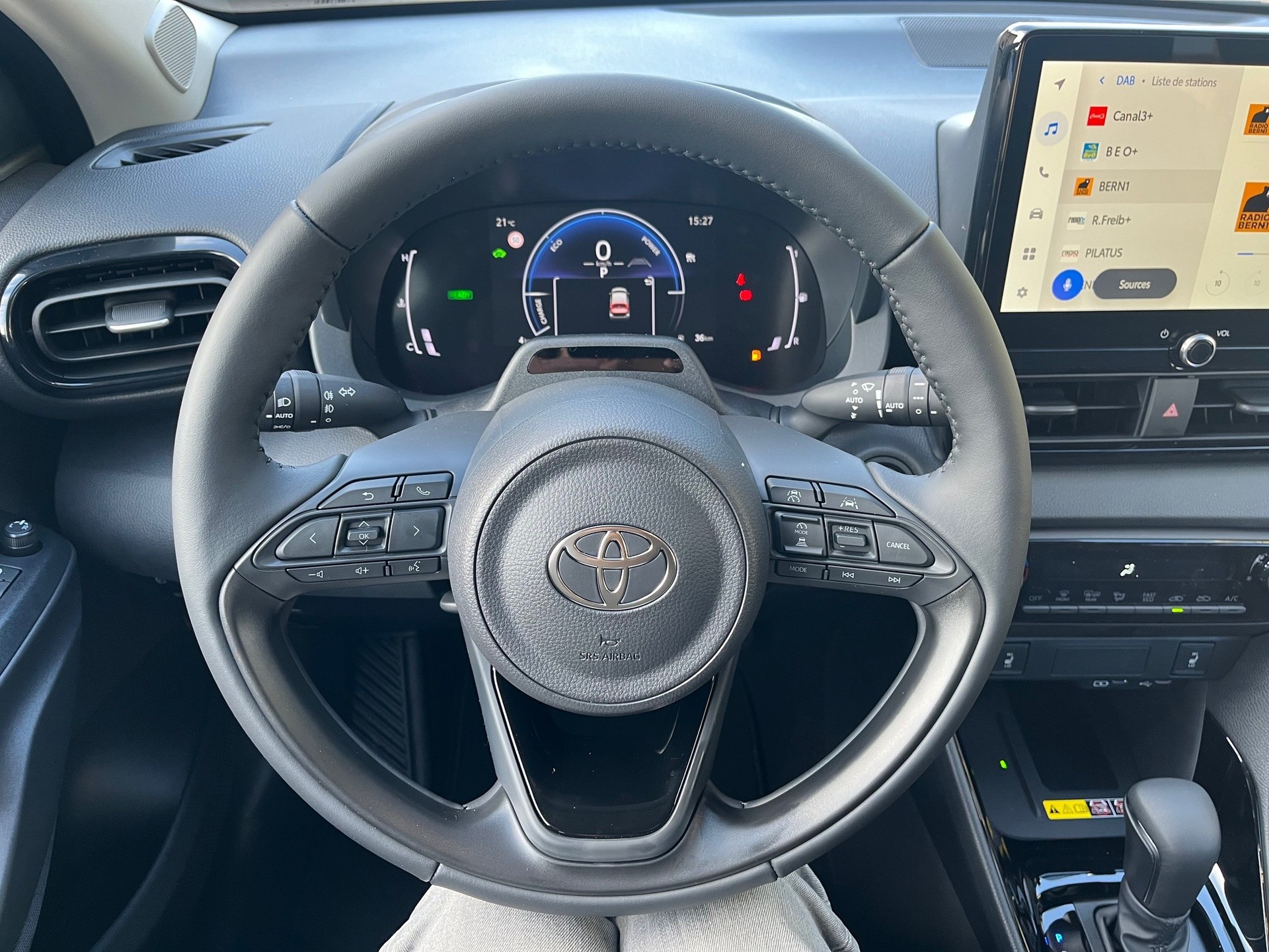 TOYOTA Yaris 1.5 Trend e-CVT-image-10