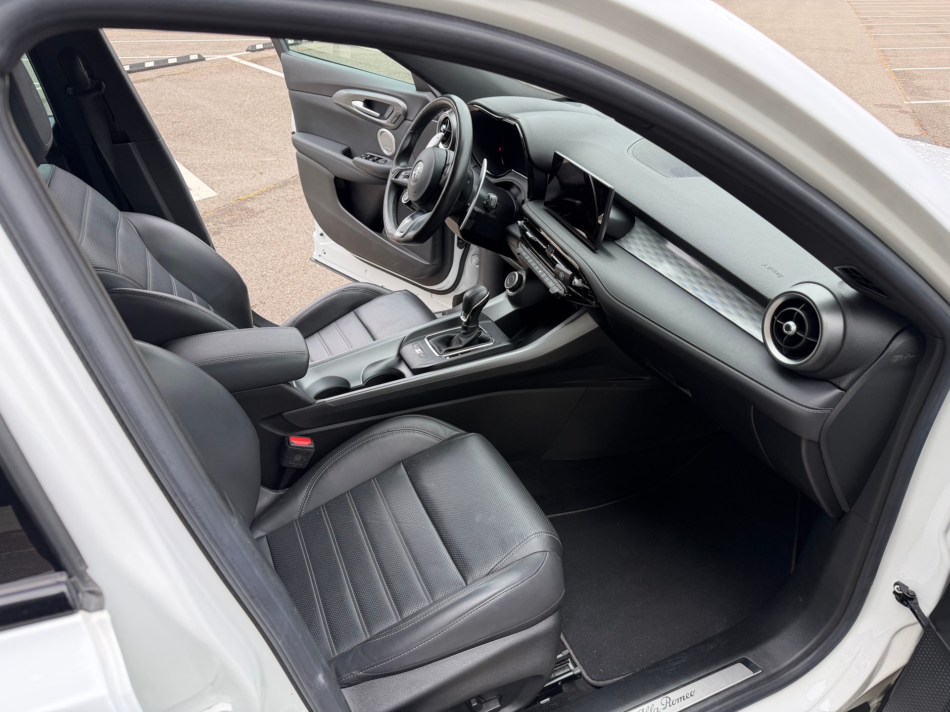 ALFA ROMEO 1.3 Plug-in Hybrid Veloce Q4-image-4