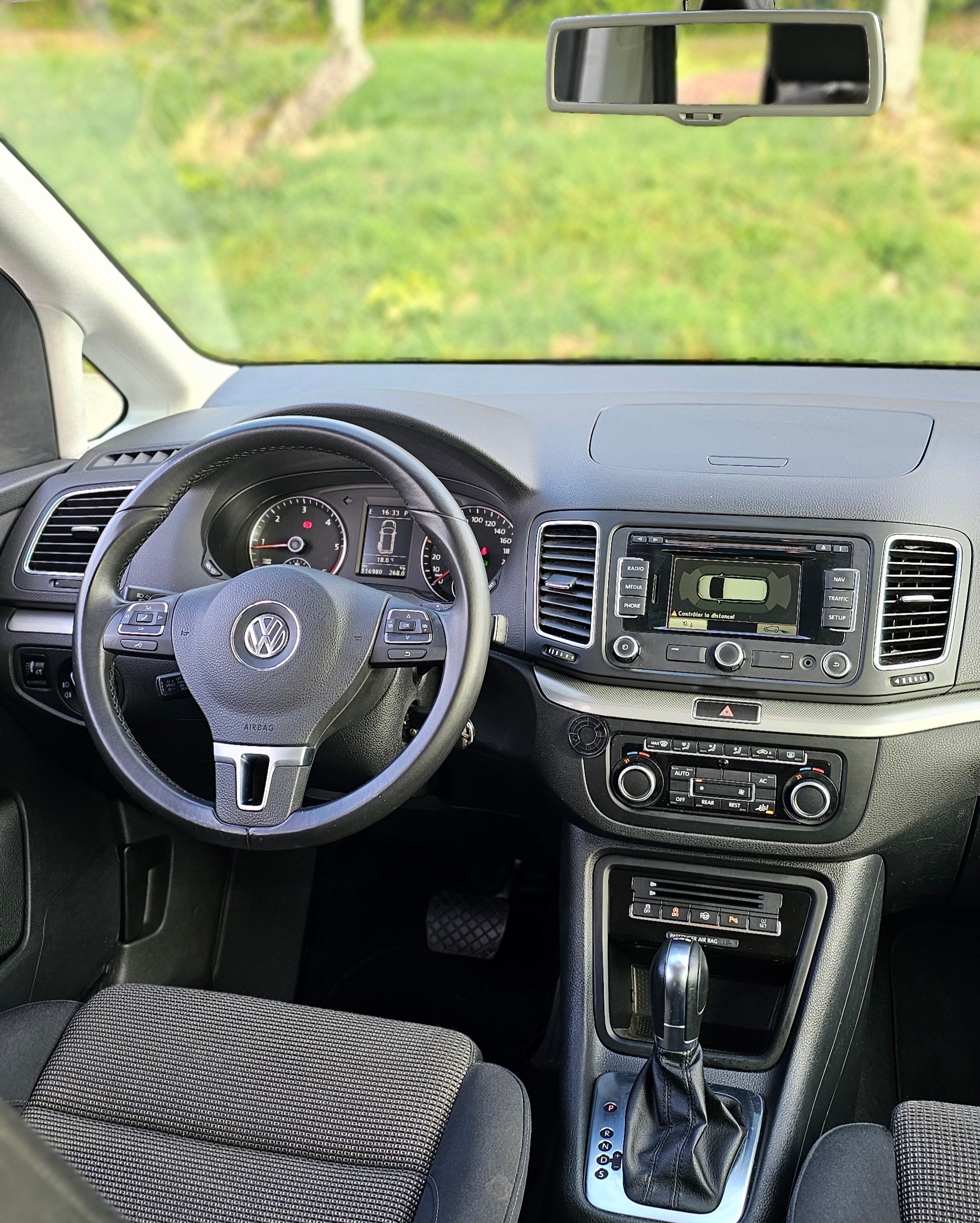 VW Sharan 2.0 TDI BMT Comfortline DSG 7 Places-image-19