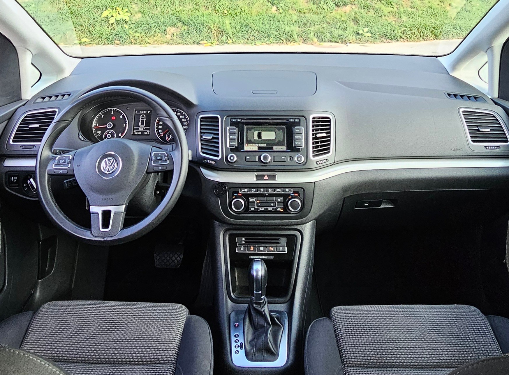VW Sharan 2.0 TDI BMT Comfortline DSG 7 Places-image-9