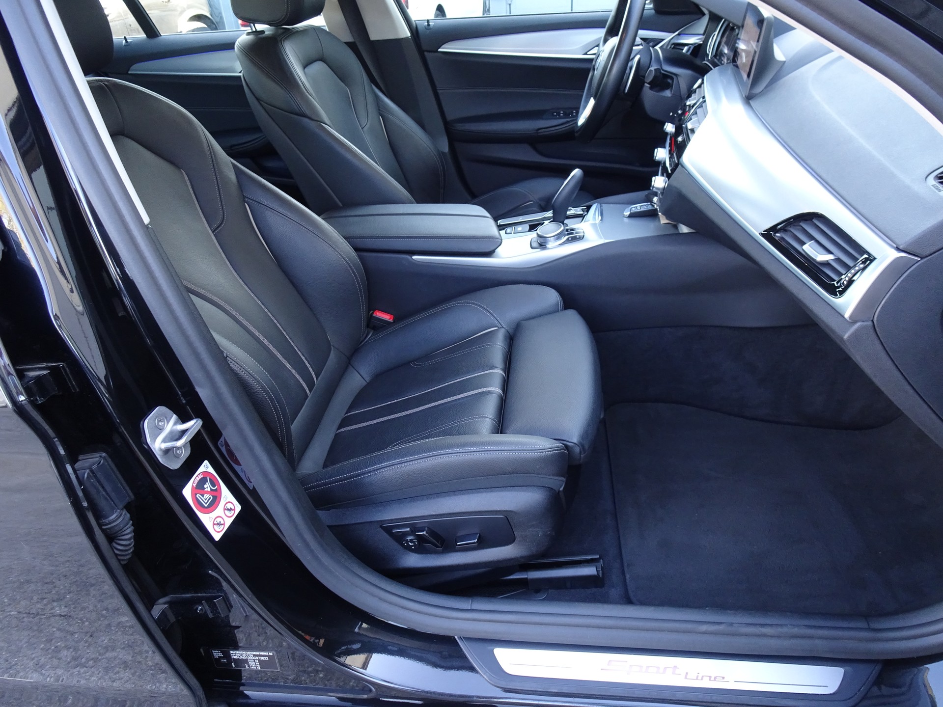 BMW 530d xDrive Touring Sport Line Steptronic-image-8