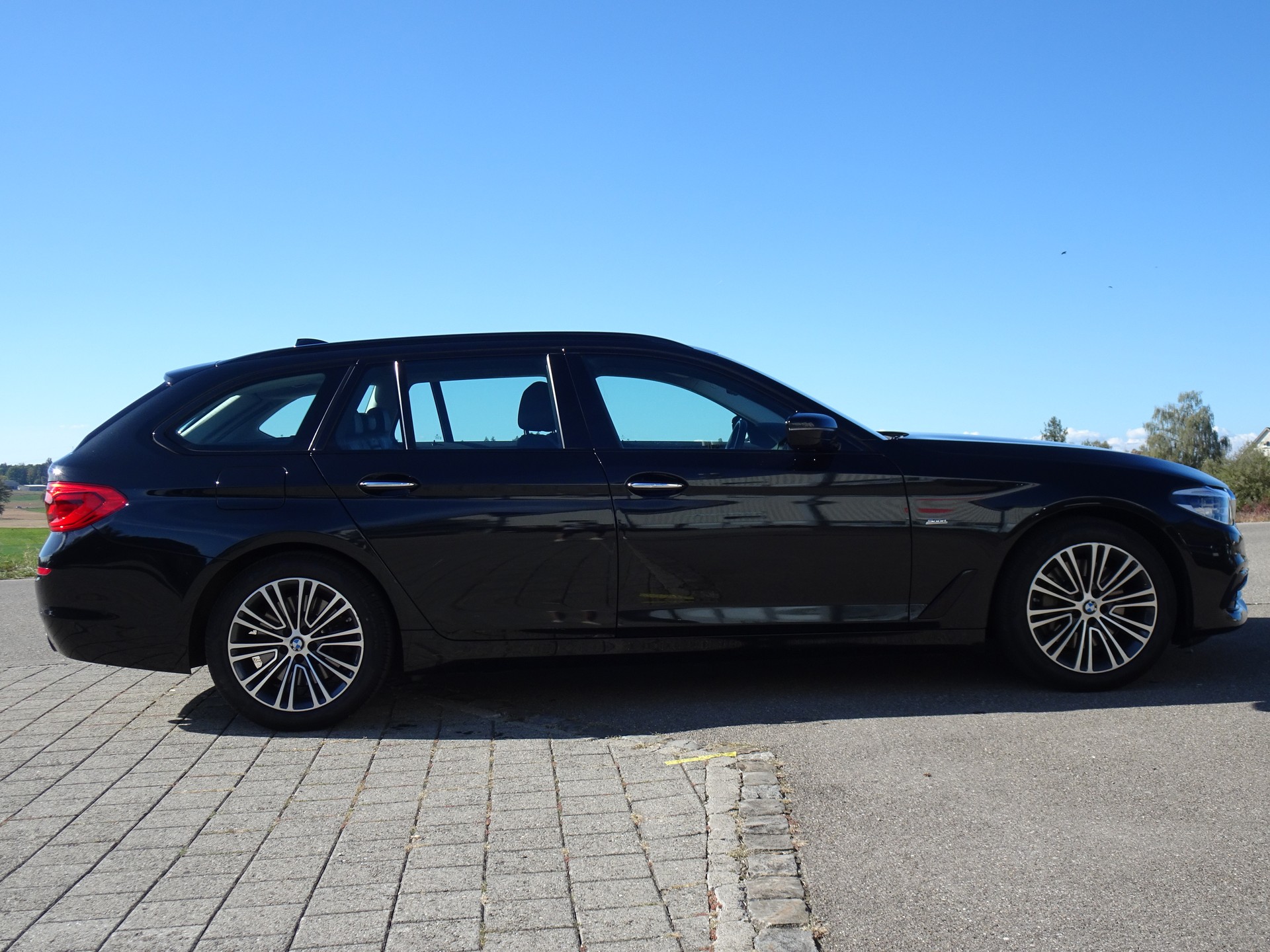 BMW 530d xDrive Touring Sport Line Steptronic-image-4
