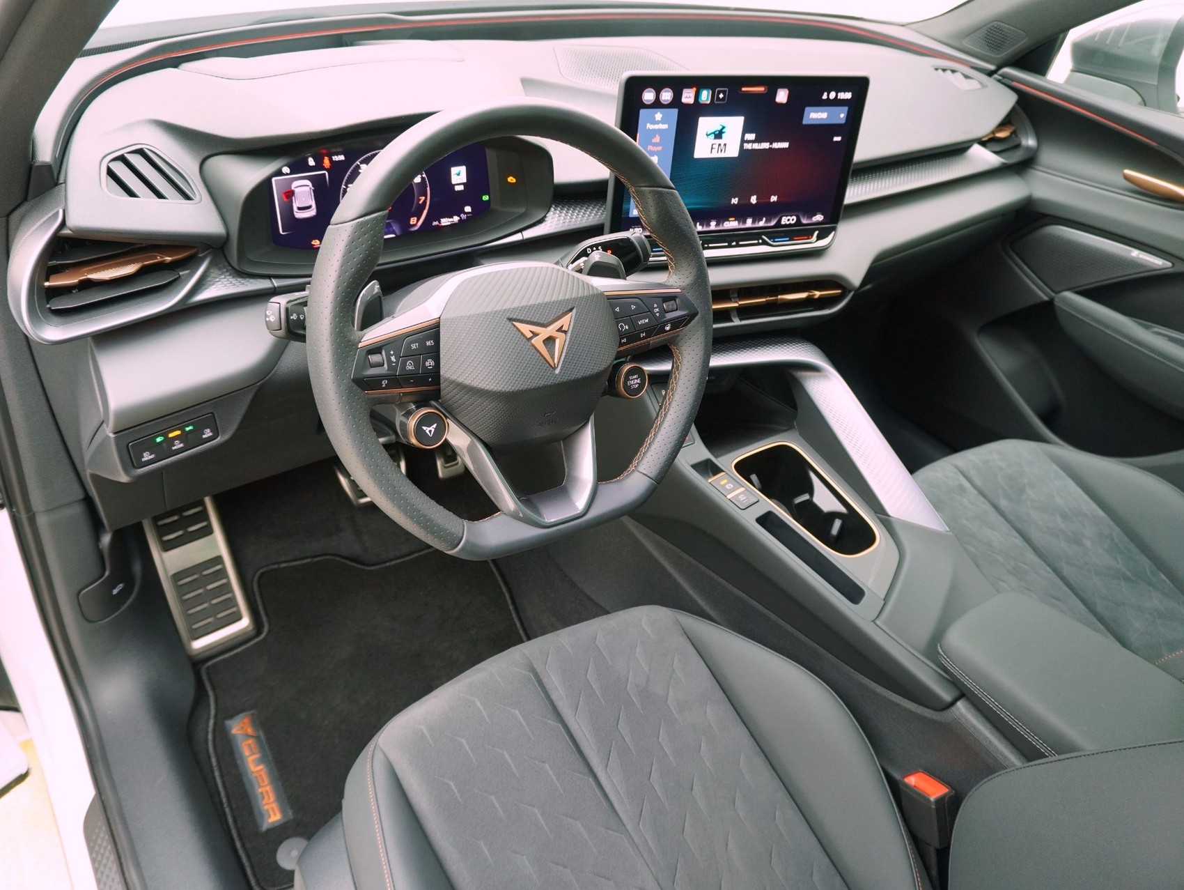 CUPRA Terramar 1.5 DSG e-Plug-in-HYBRID VZ **Cupra Werksgarantie bis 06/2030**-image-11