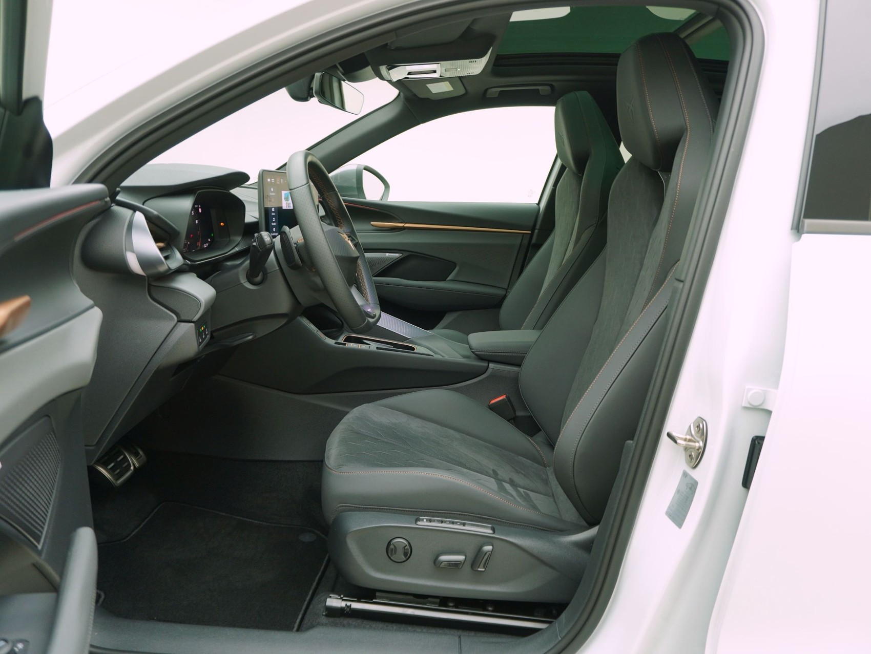 CUPRA Terramar 1.5 DSG e-Plug-in-HYBRID VZ **Cupra Werksgarantie bis 06/2030**-image-10