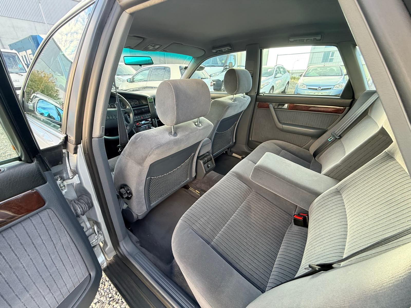 AUDI A6 2.8 E 30V-image-7